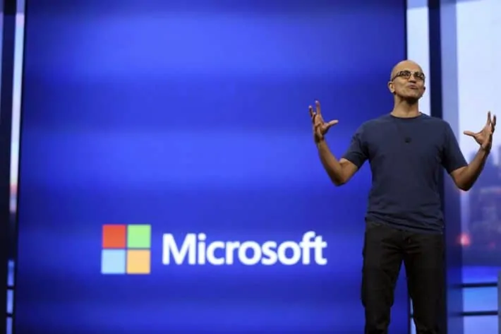 Featured image for Microsoft CEO Takes Ice Bucket Challenge, Then Passes it on to Google, Amazon CEOs