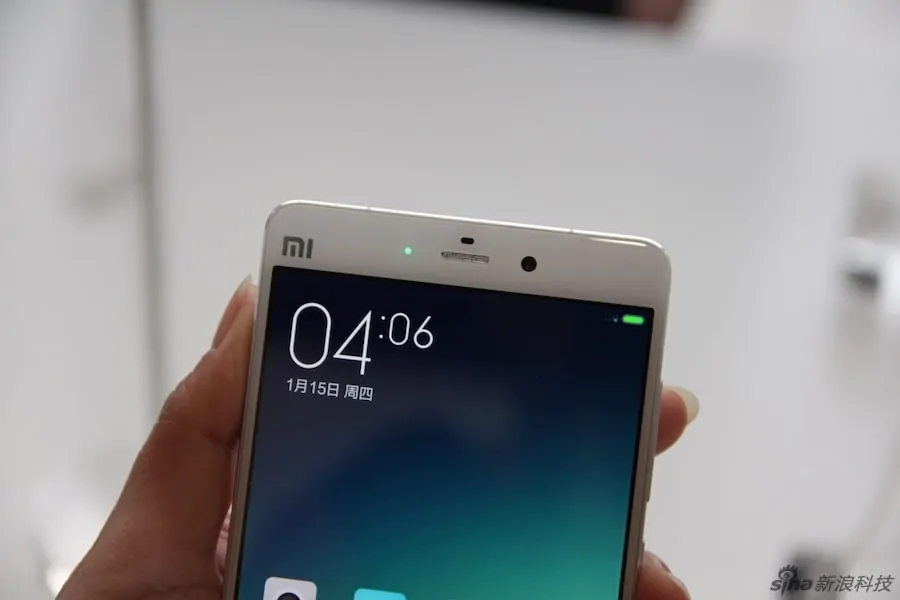 Xiaomi Mi Note and Mi Note Pro hands-on (Sina Technology)_4