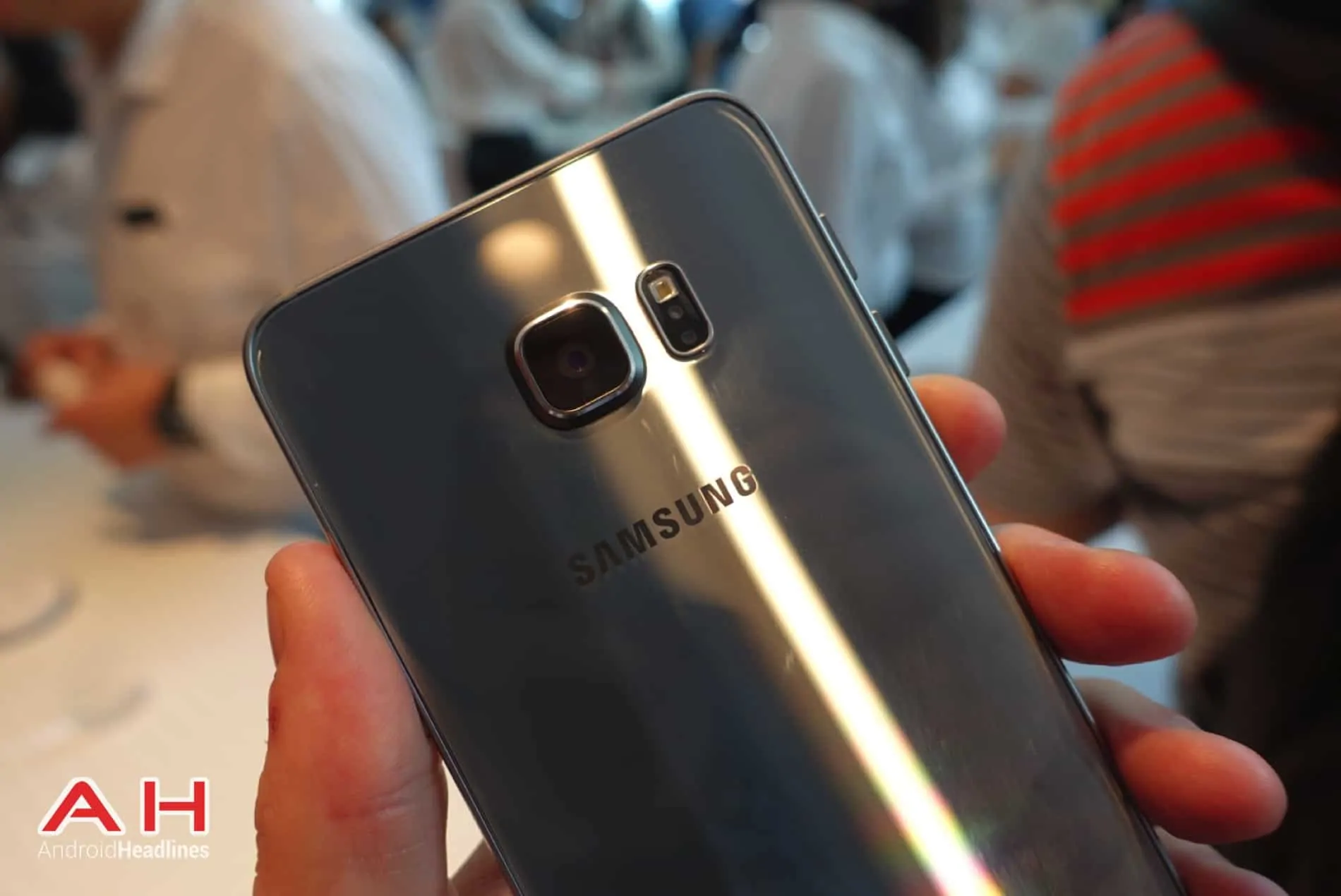 Galaxy S6 Edge Hands On AH 04