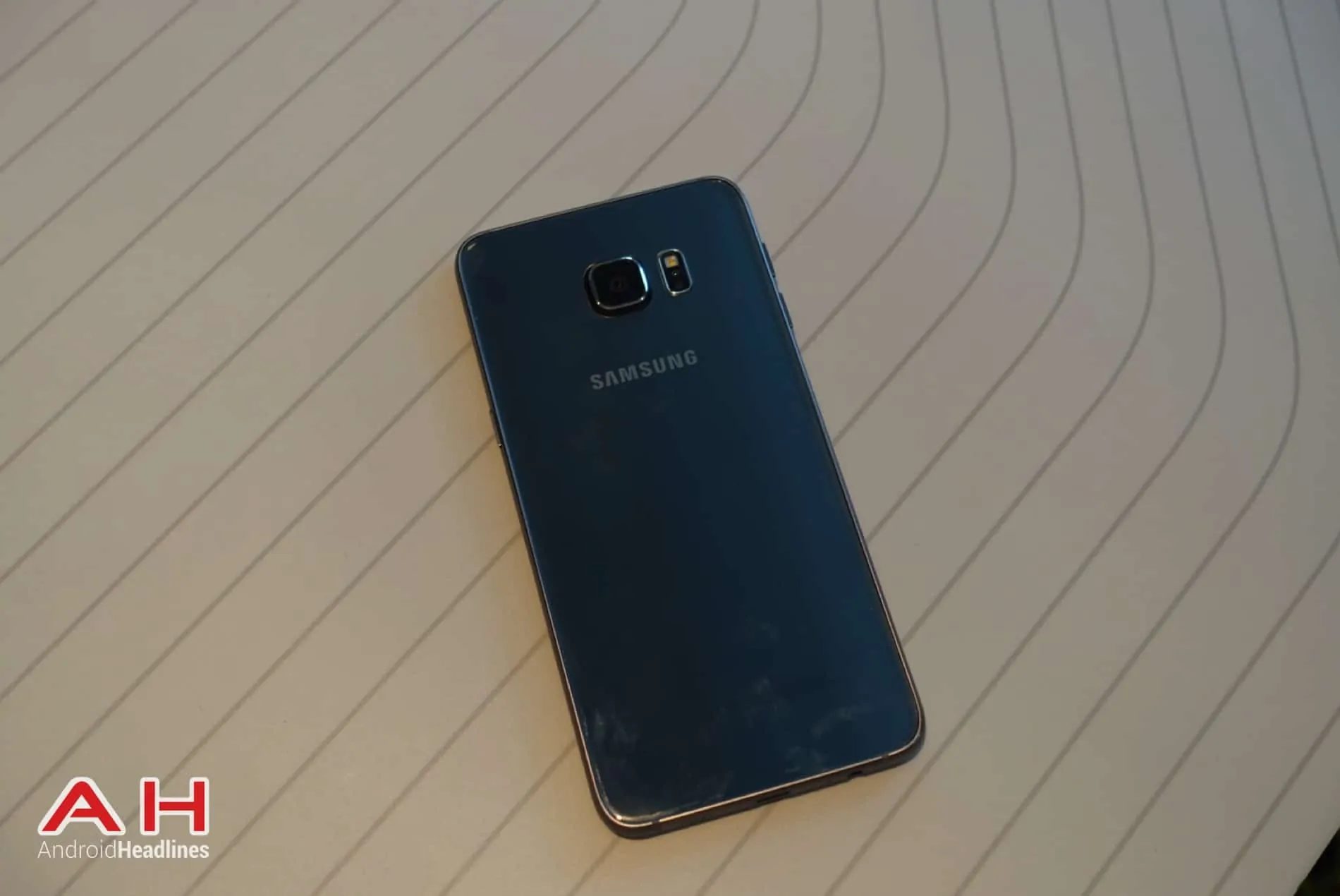 Galaxy S6 Edge Hands On AH 05