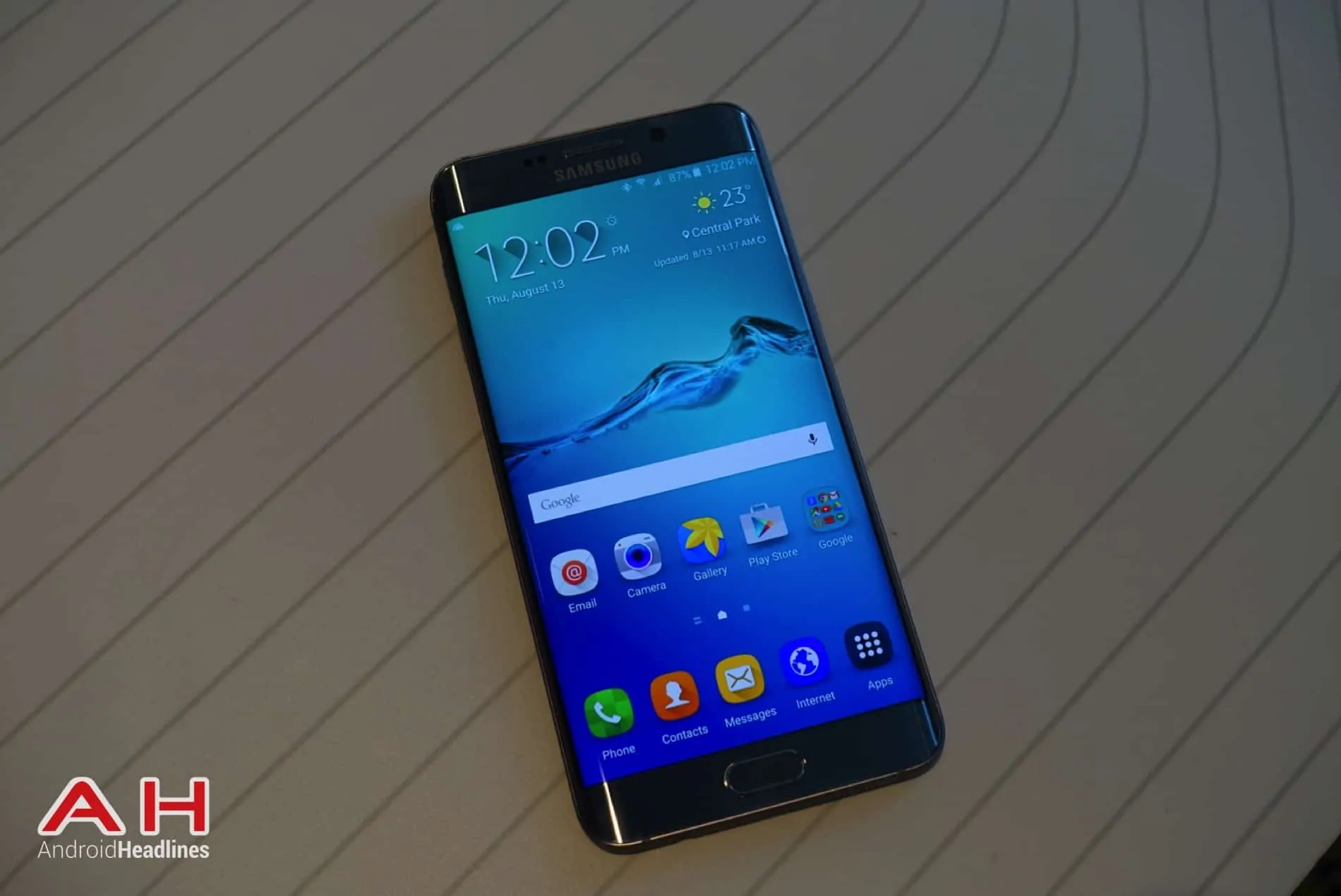 Galaxy S6 Edge Hands On AH 06