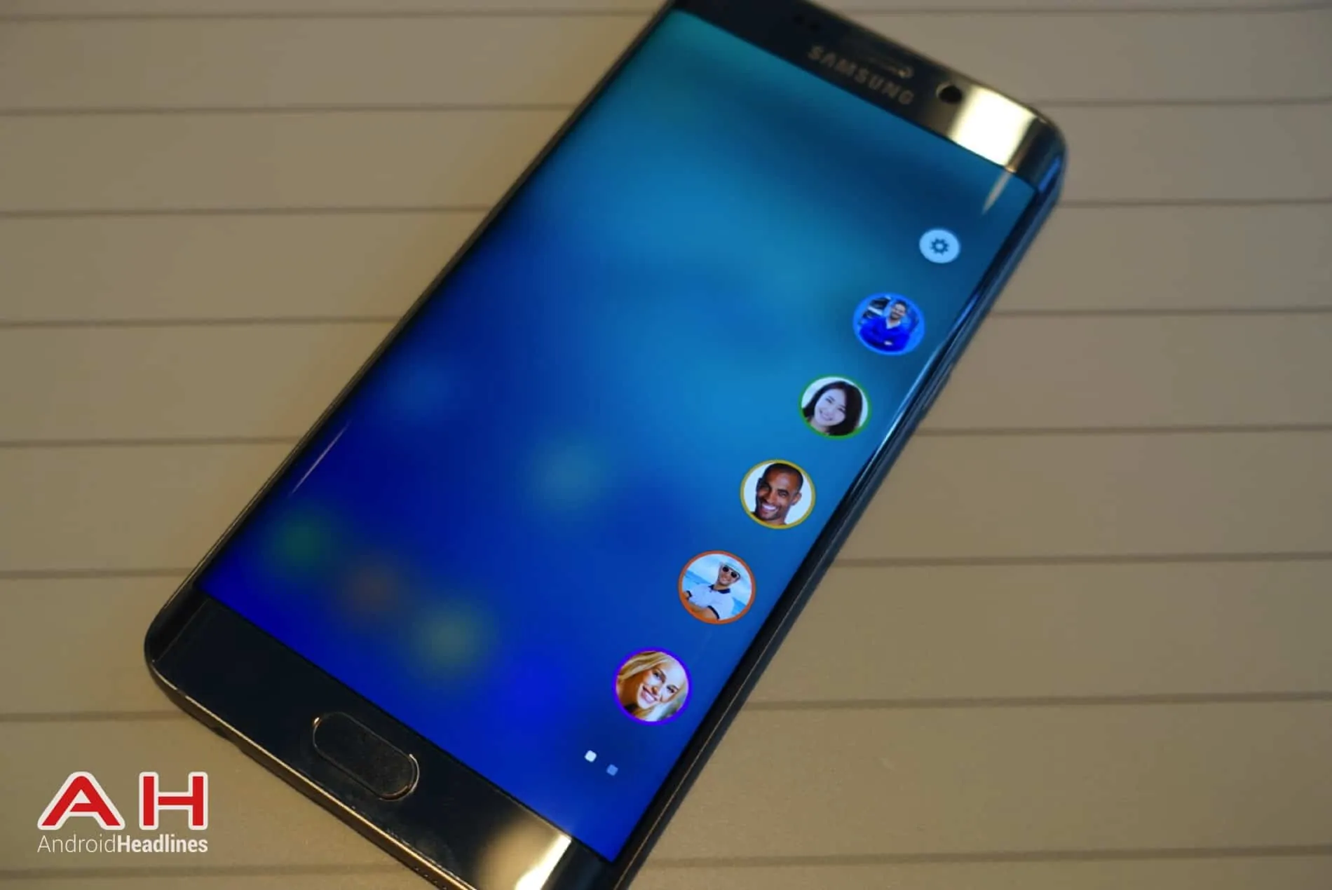 Galaxy S6 Edge Hands On AH 14