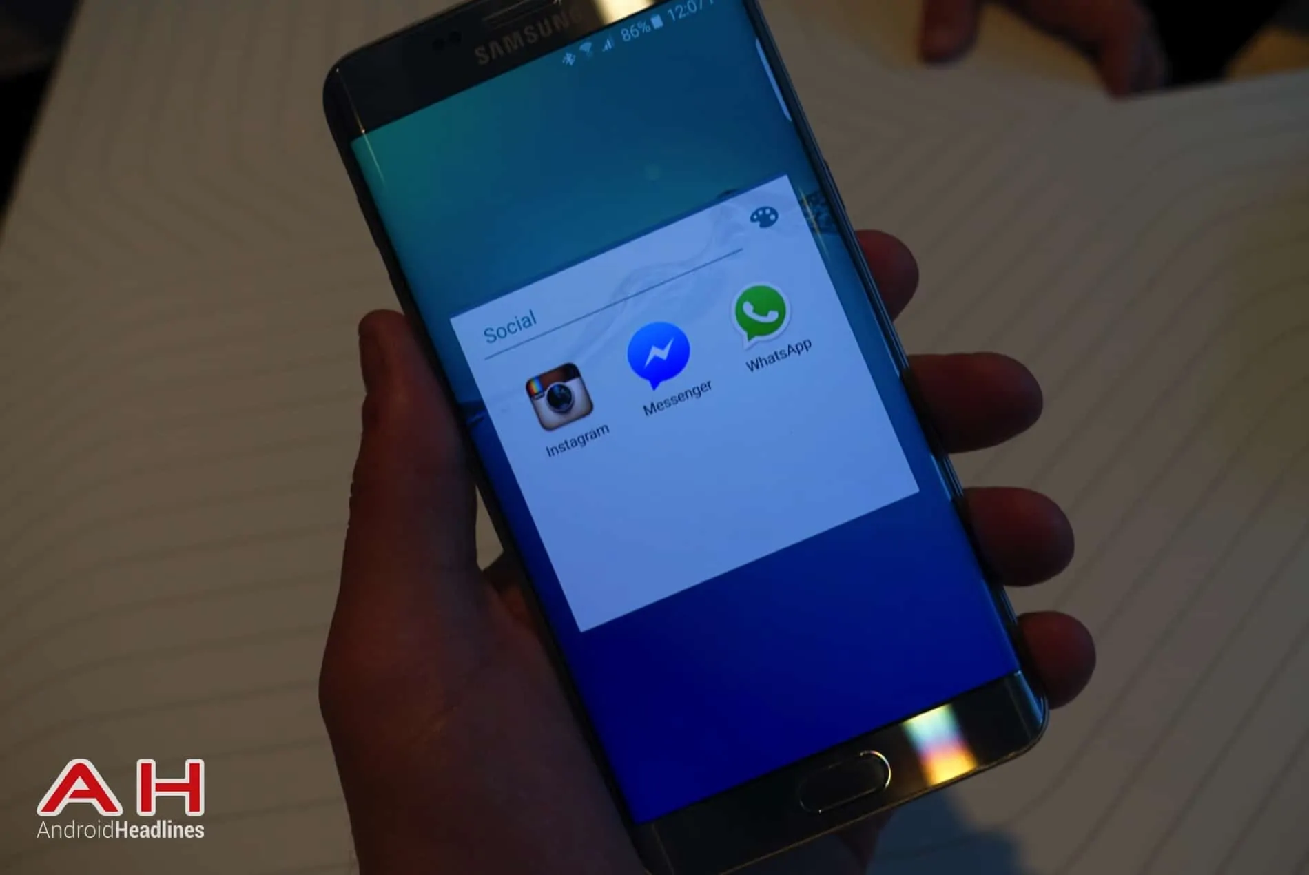 Galaxy S6 Edge Hands On AH 17