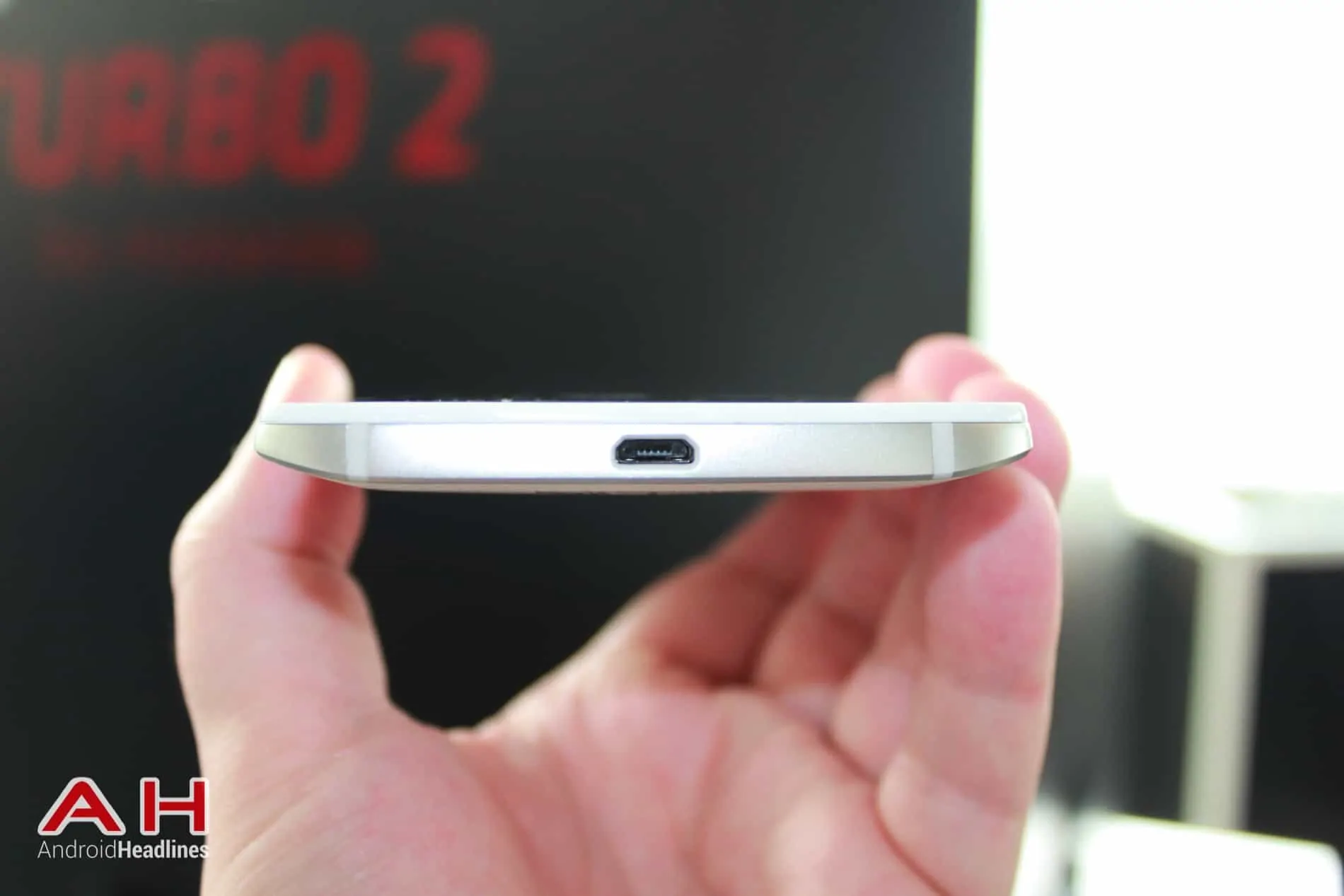 Droid Turbo 2 Hands On 4