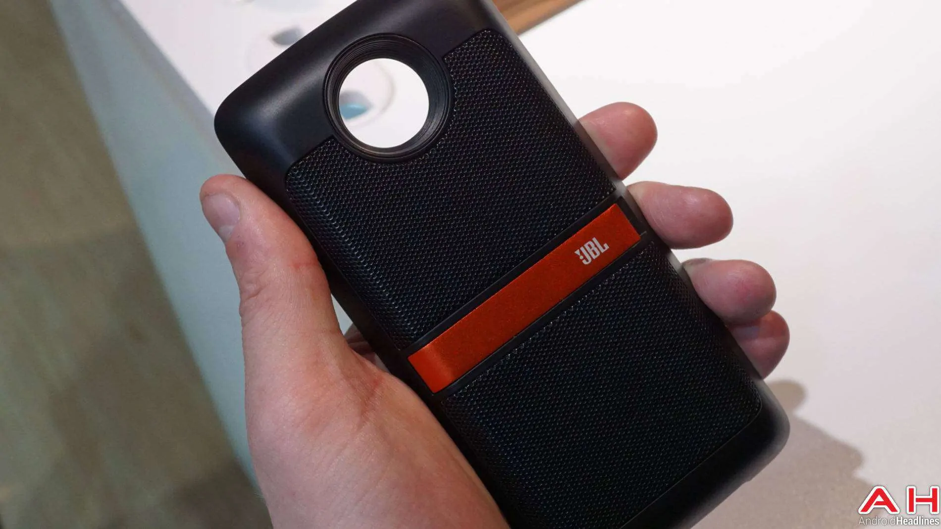 JBL Moto Mods Lenovo Hands On AH 3 7