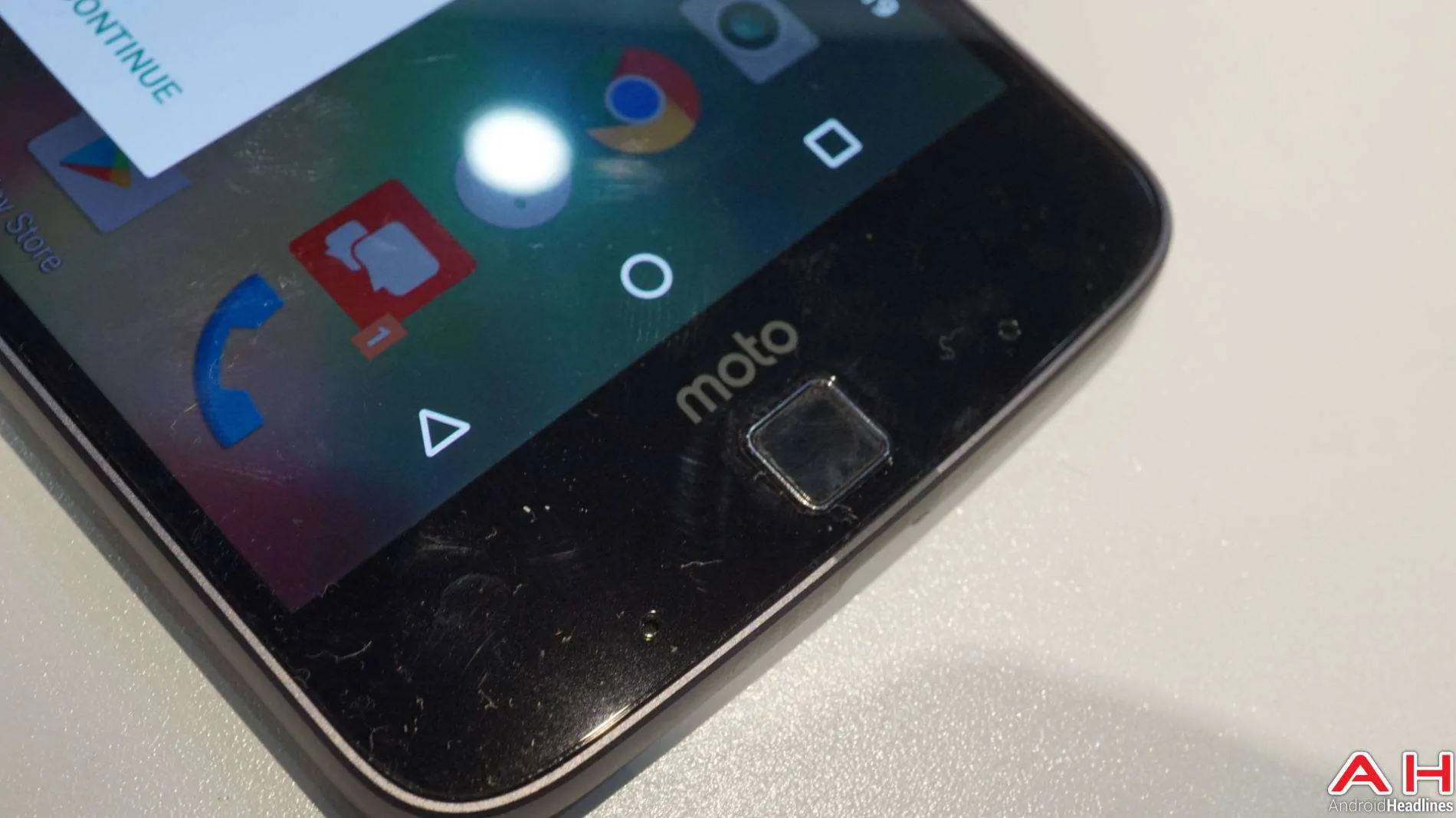 Lenovo Moto Z DROID Edition 2016 Hands On AH 10