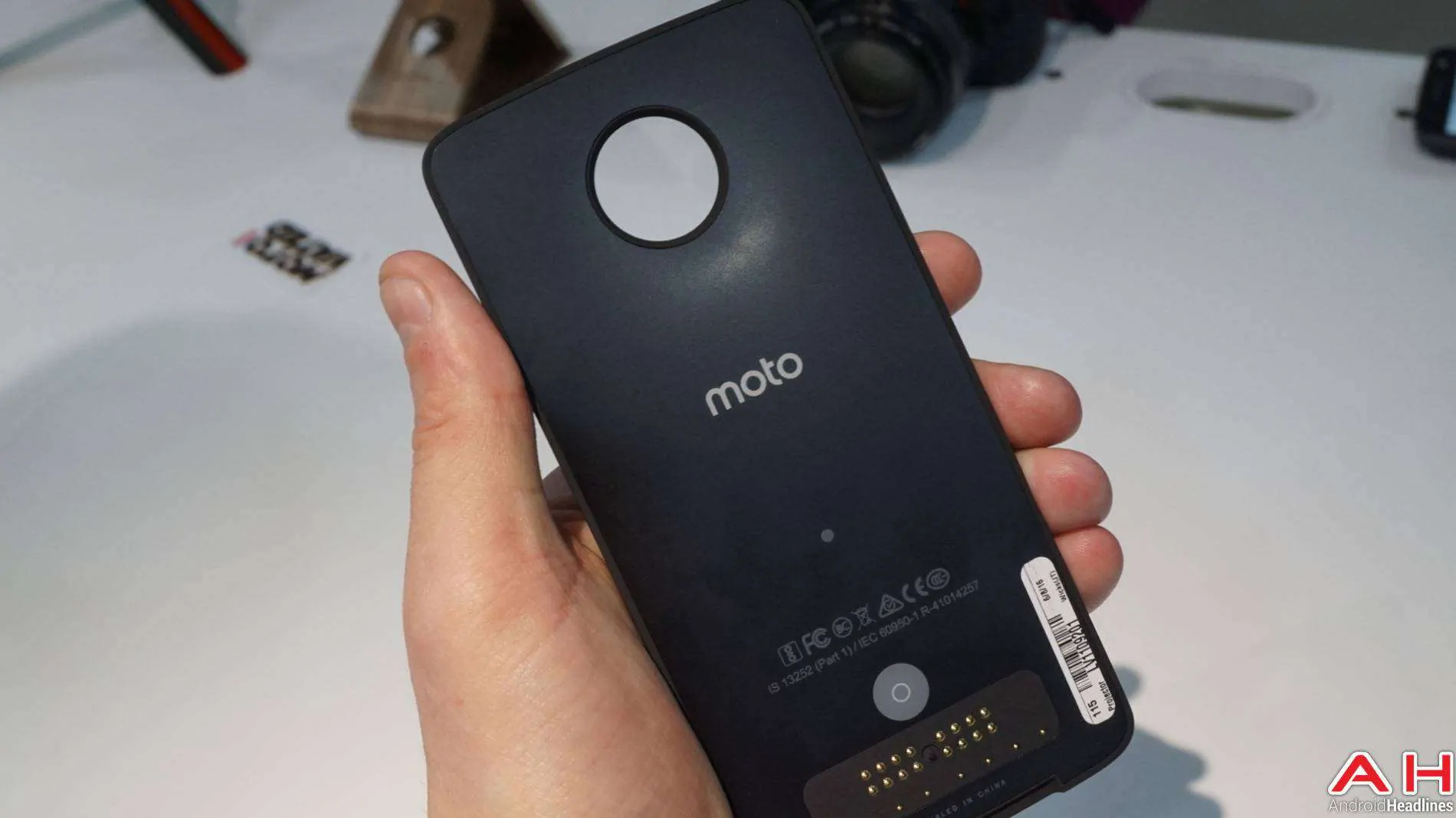 Moto Mods Lenovo Hands On AH 5 3