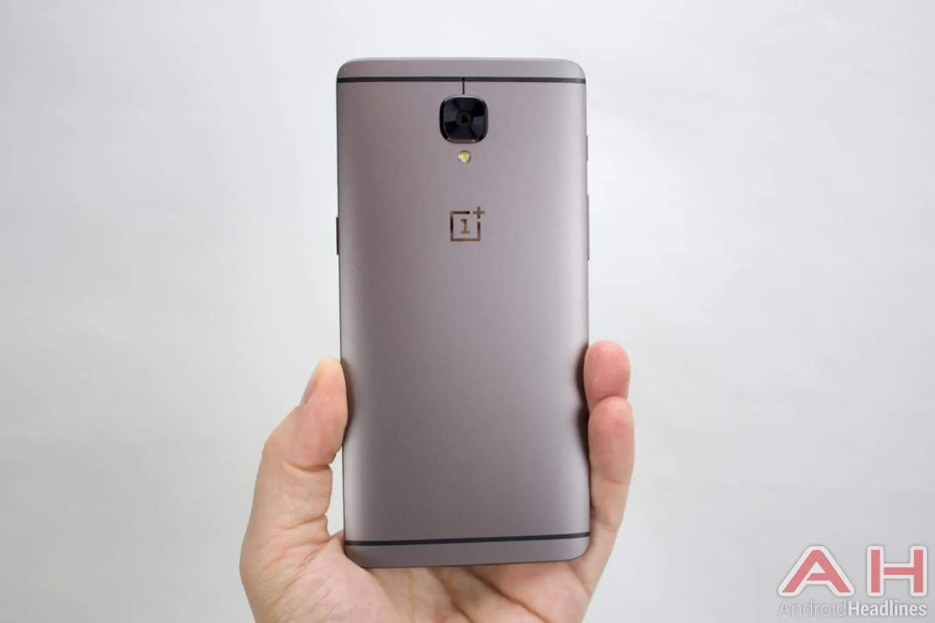 Featured image for Android 8.0 Oreo Update For OnePlus 3, 3T Reportedly Halted