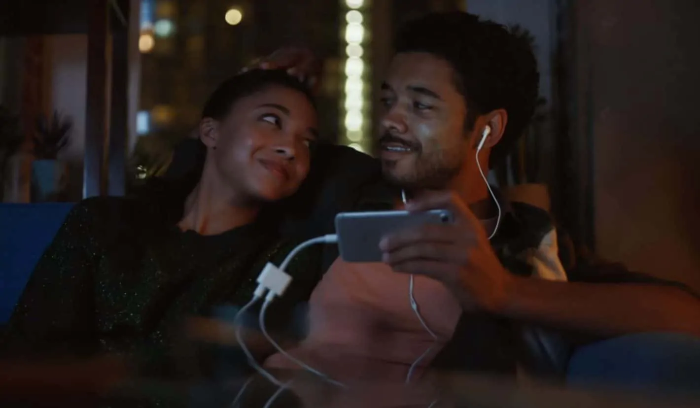 Featured image for New Samsung Galaxy Note 8 Ad Stars Struggling Apple Loyalist