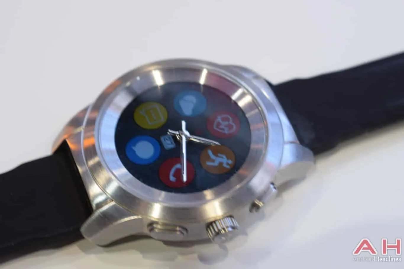 Featured image for Hands-On: MyKronoz ZeTime & ZeTime Petite – MWC 2018