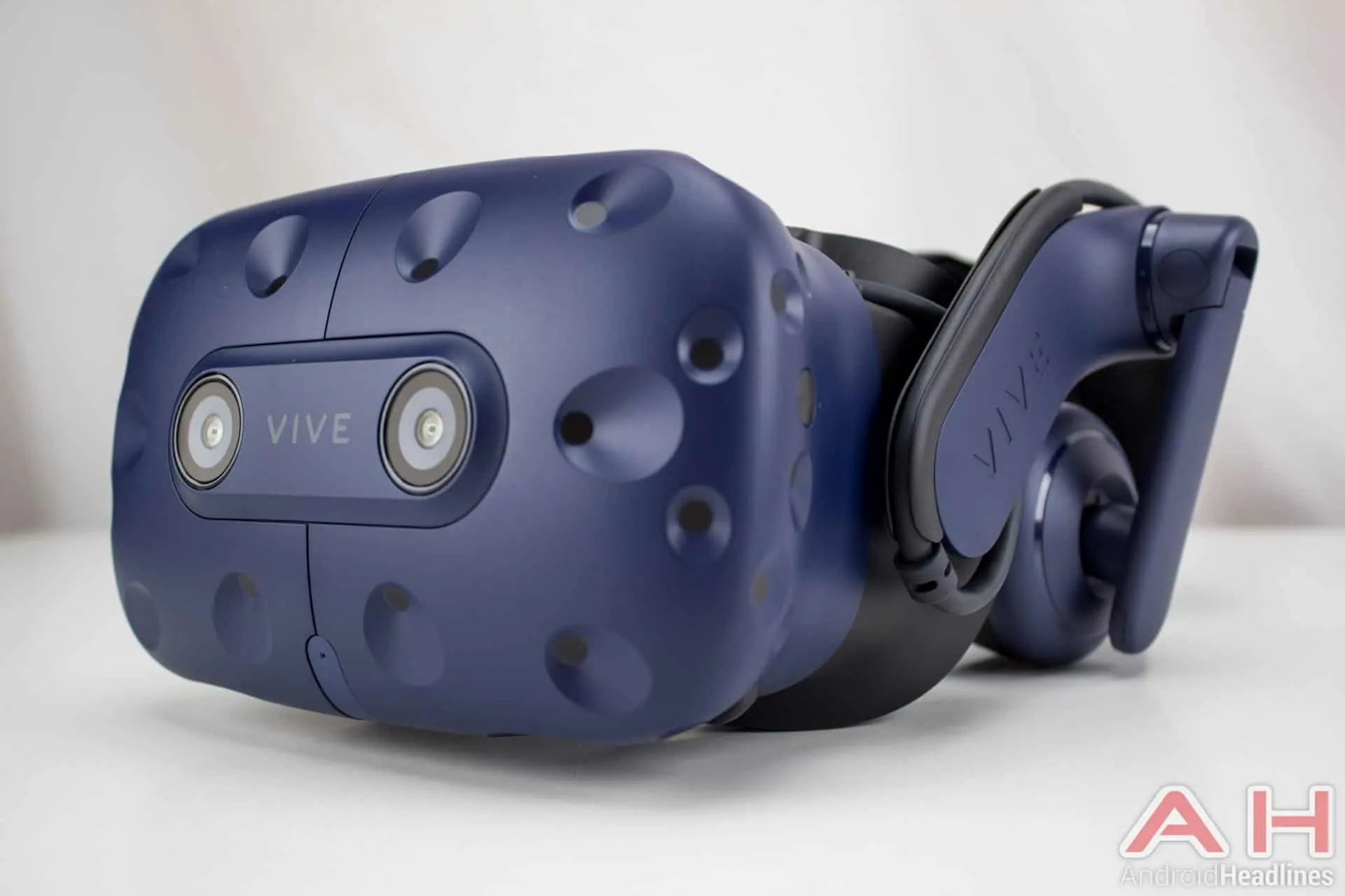 HTC Vive Pro AH NS 02