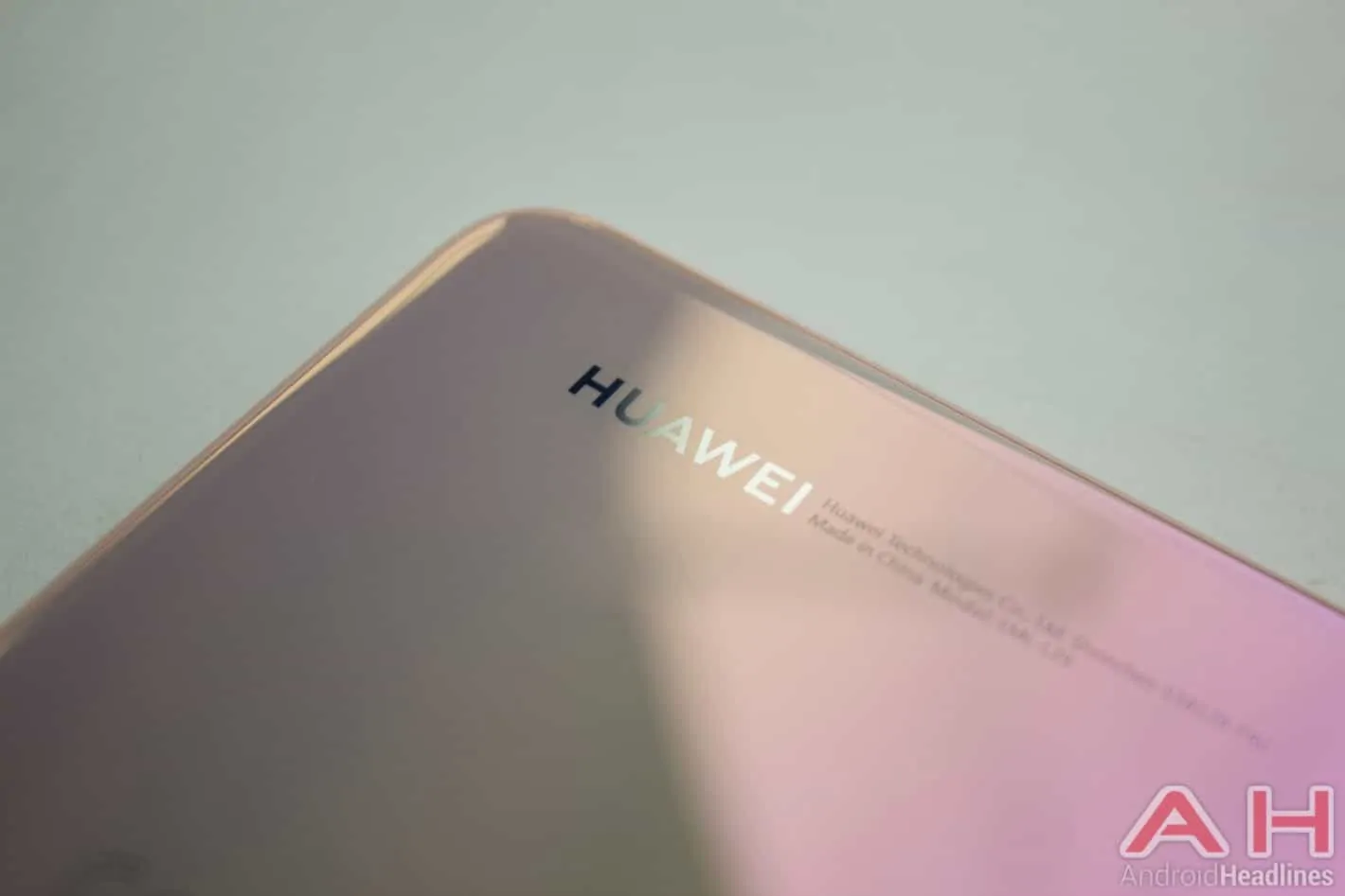 Featured image for Alleged Huawei Mate 20 Pro In Blue Color Spotted In The Wild