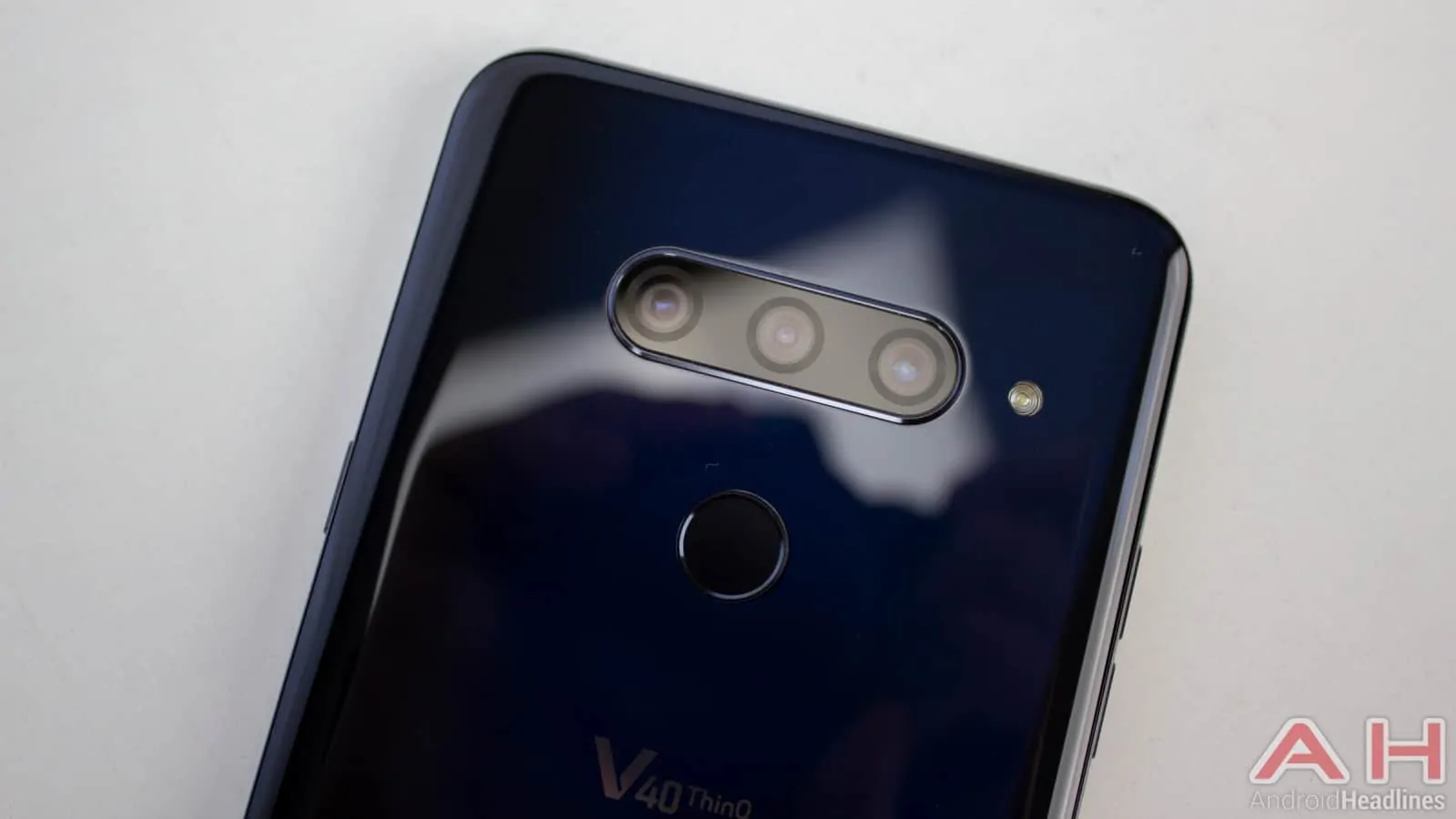 LG V40 ThinQ AH NS 02 Triple Camera