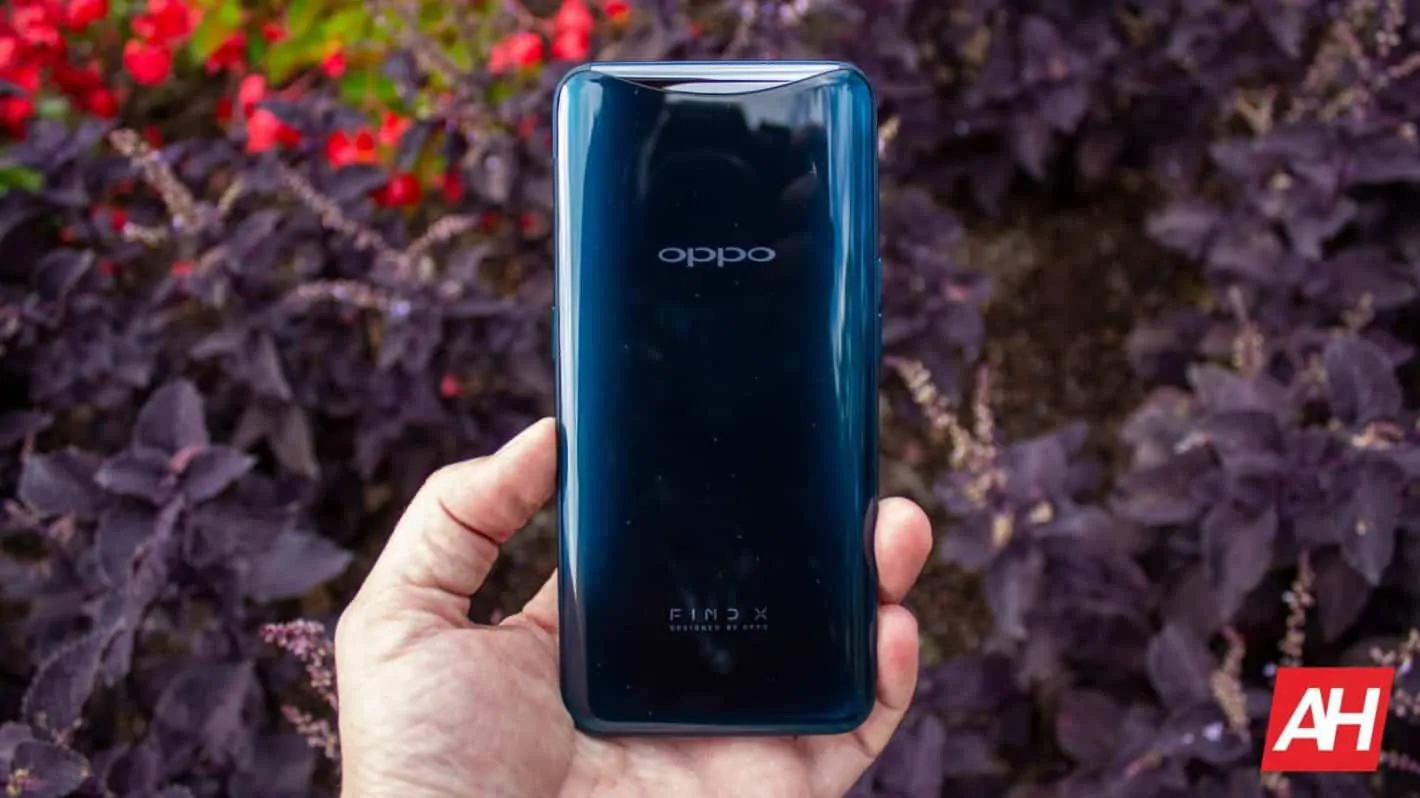 Featured image for OPPO Patents New Foldable Smartphone Design With One Display