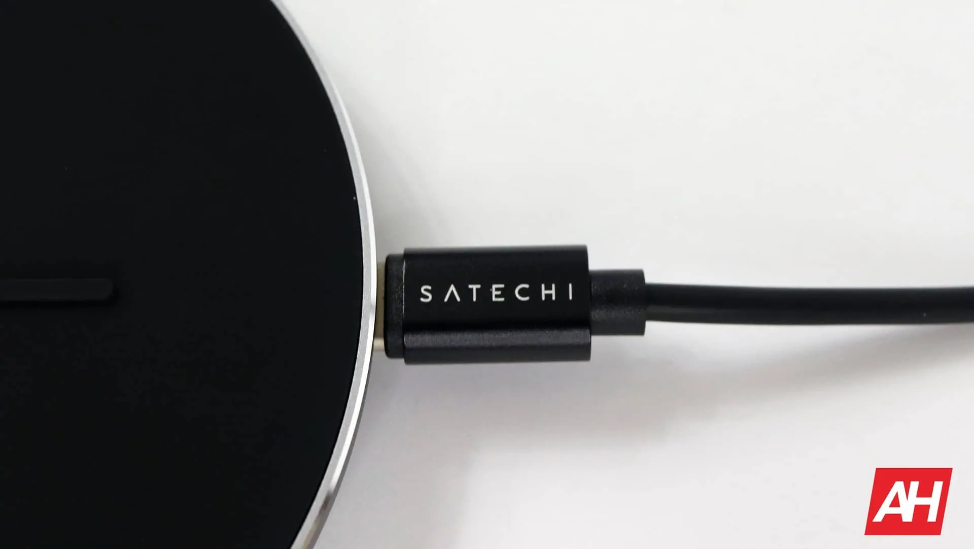 Satechi Wireless Charger V2 Review 10 AH