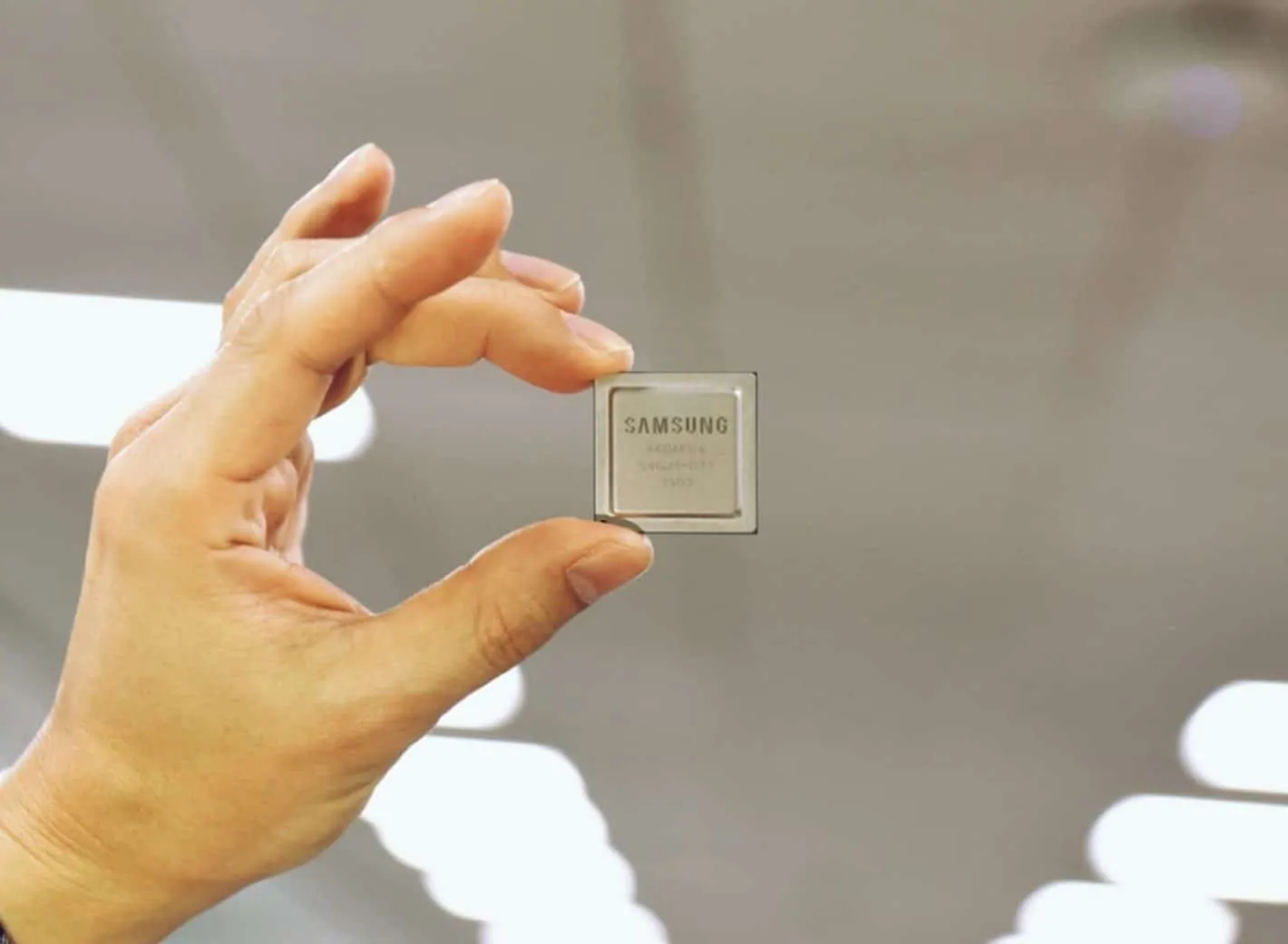 Featured image for Samsung Shows Off Improved RF Hardware For 5G Networking