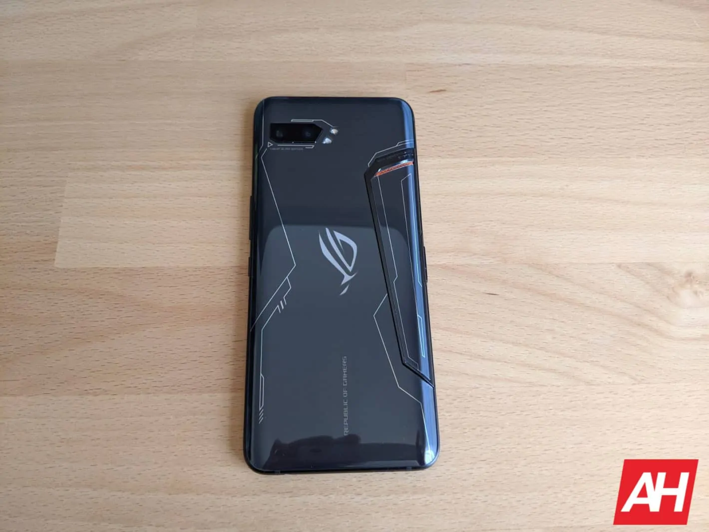 Featured image for 1TB Ultimate Edition ASUS ROG Phone II Now Available In The US