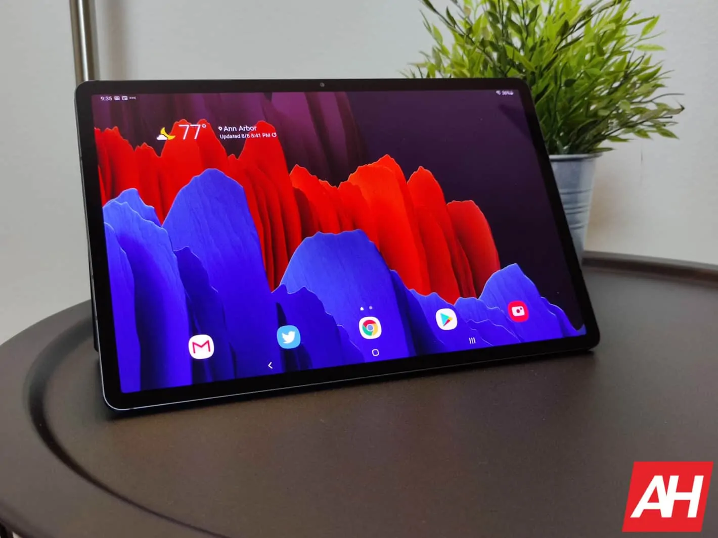 Featured image for Android 13 rolls out to Galaxy Tab S7, F6 & more Samsung devices