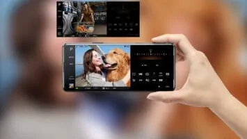 Xperia 5 II in hand capturing one hand photopro Large