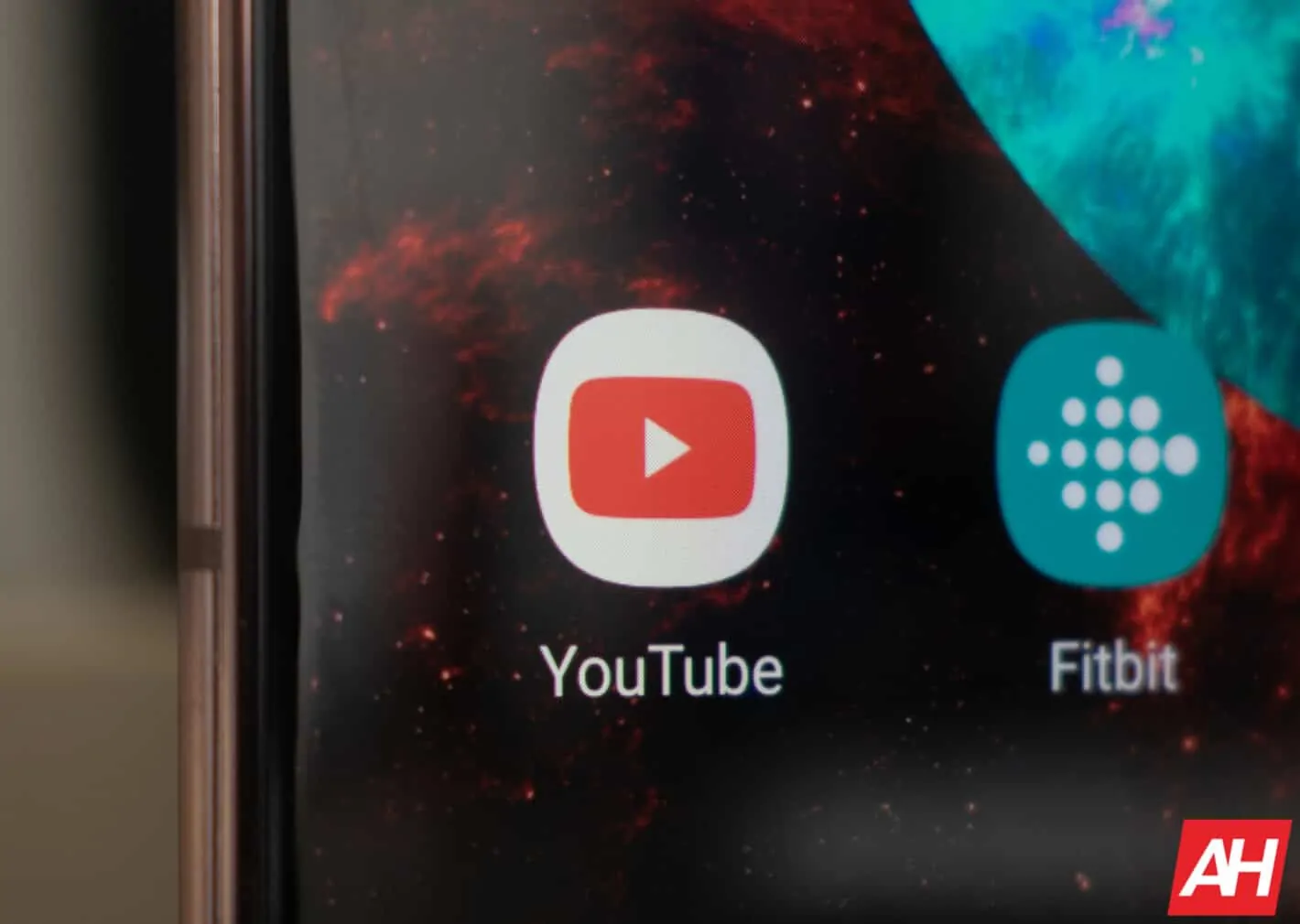 Featured image for Samsung Event Gave Early Peek At YouTube Videos In Google Messages