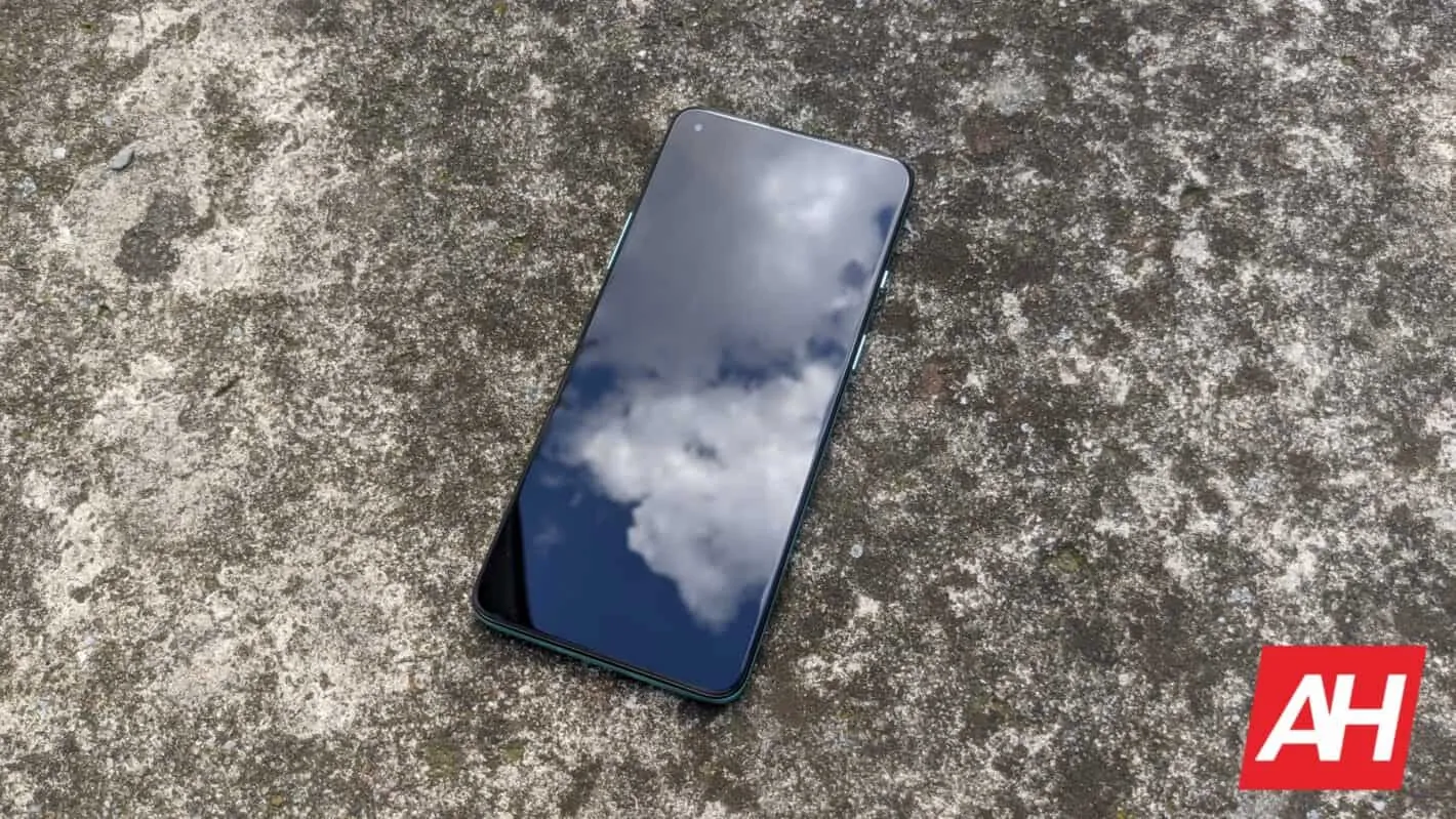 Featured image for OnePlus 8T Is Official With Blazing Fast Charging & Flat 120Hz Display