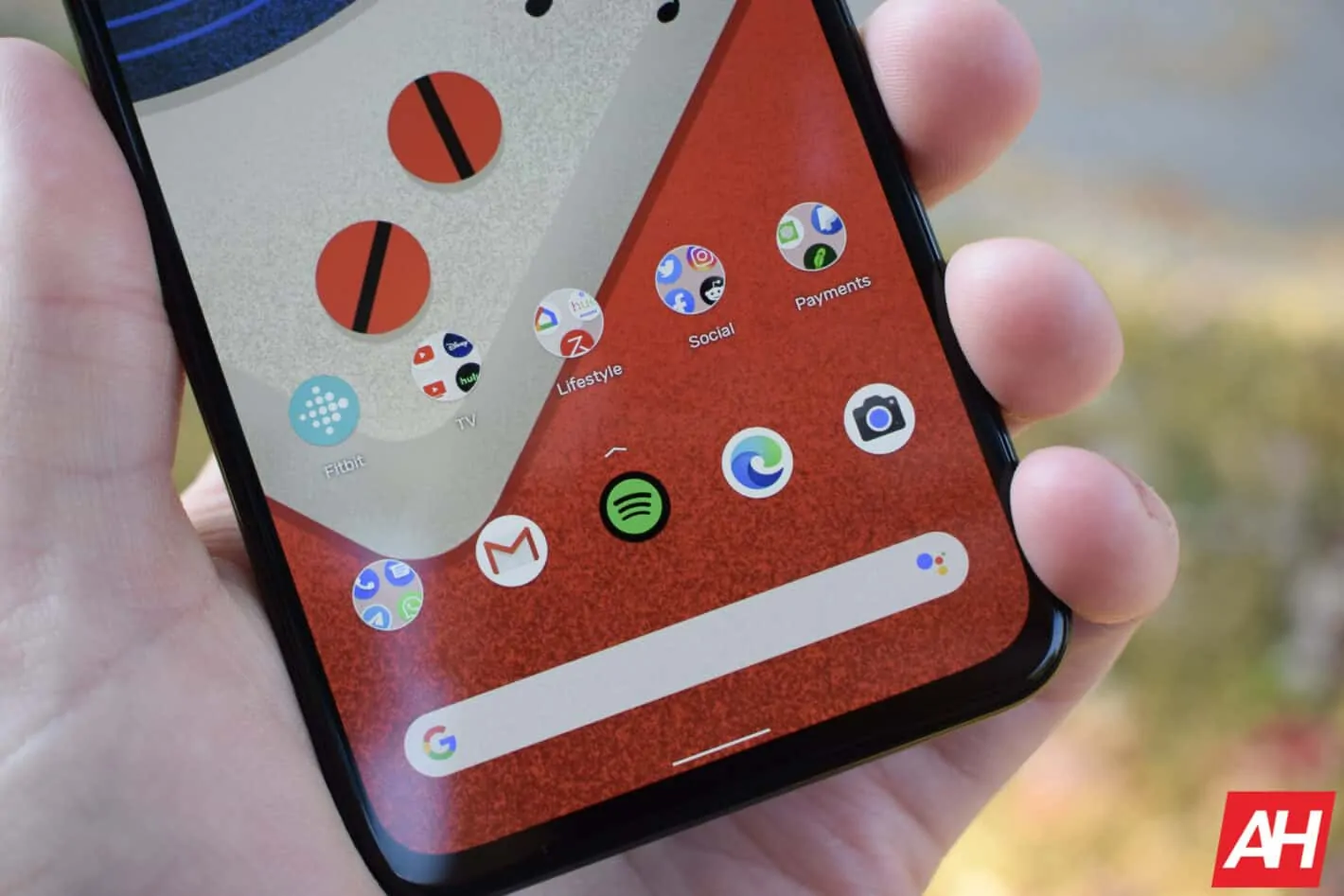 Featured image for Automatic App Translation Feature Coming To Pixel Phones With Android 12