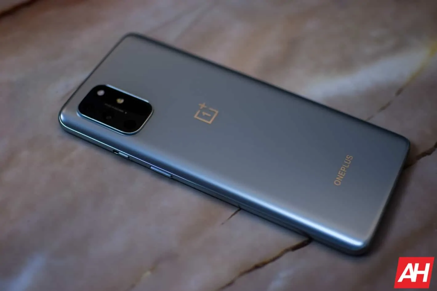 Featured image for T-Mobile OnePlus 8T Will Get Always-On Display Feature In December