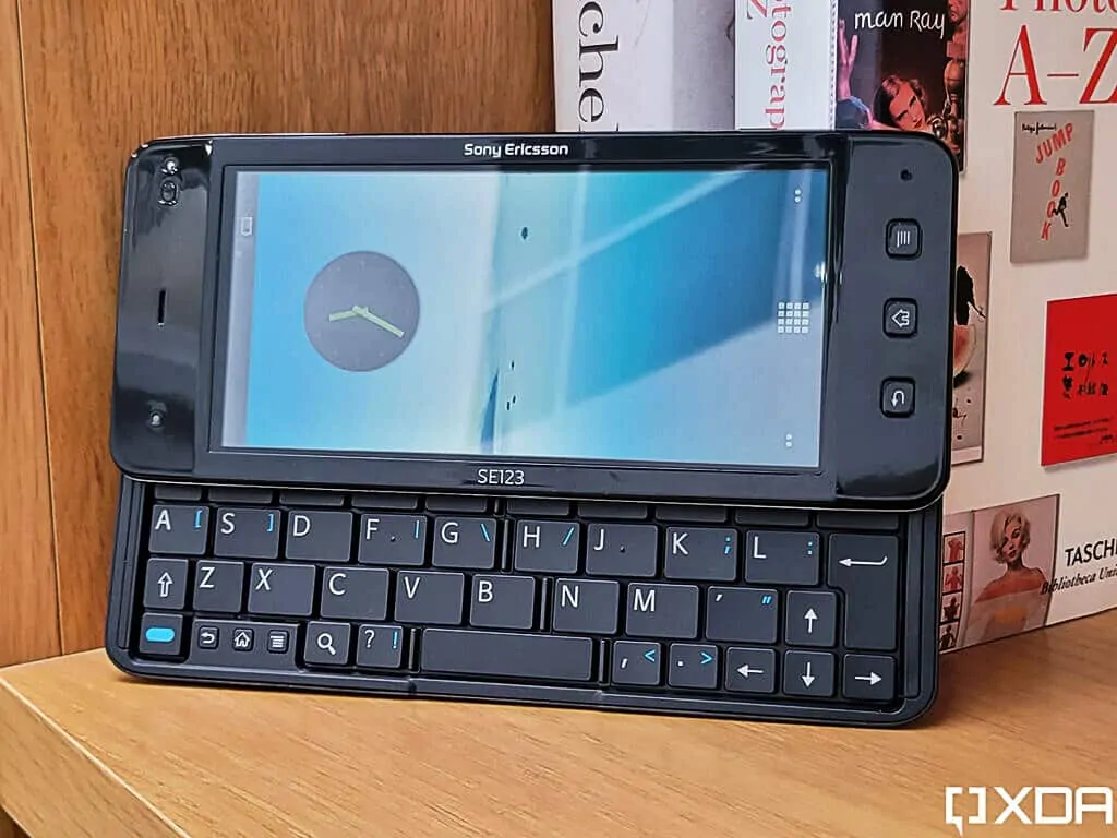 Featured image for In Another Timeline, This Sony Ericsson VAIO Phone Was A Thing