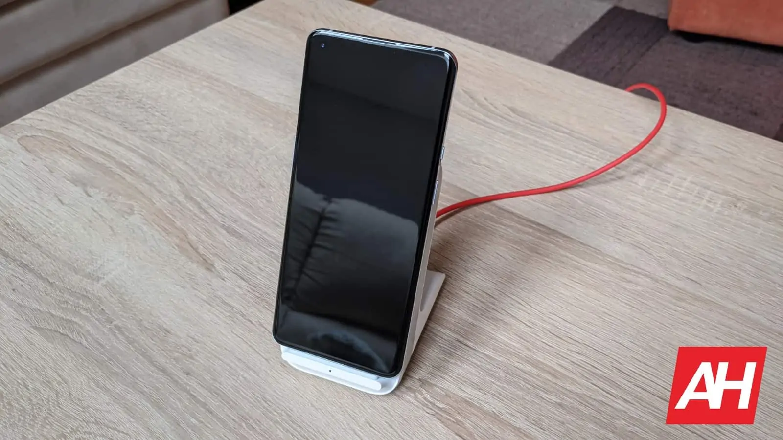 AH OnePlus Warp Charge 50 Wireless Charger KL image 3