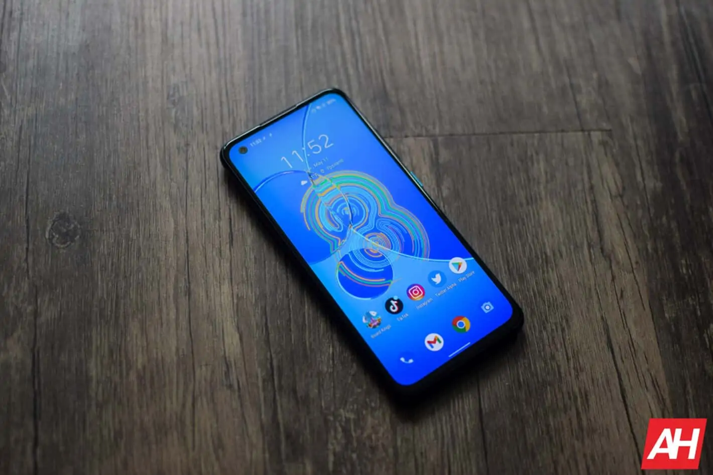 Featured image for You Can Now Buy The ASUS Zenfone 8 In The US