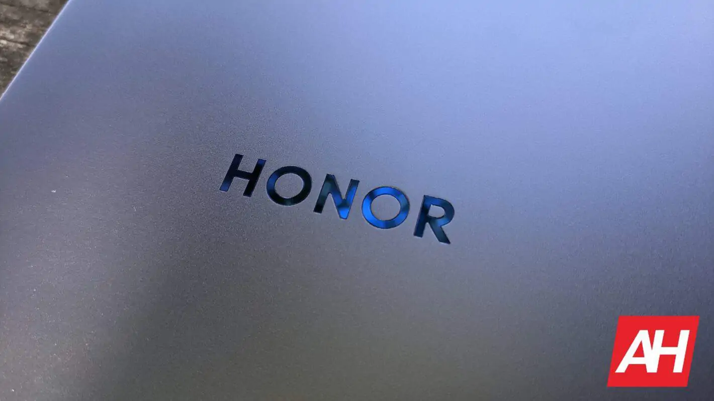 Featured image for HONOR Working On In-Folding Smartphone, Coming Next Year