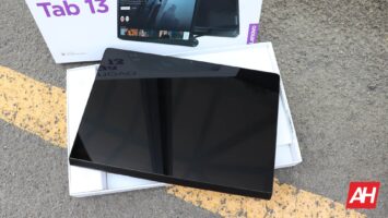 01 0 Lenovo Yoga Tab 13 review hardware DG AH 2021