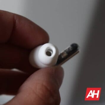 01 8 Nothing ear 1 review hardware DG AH 2021