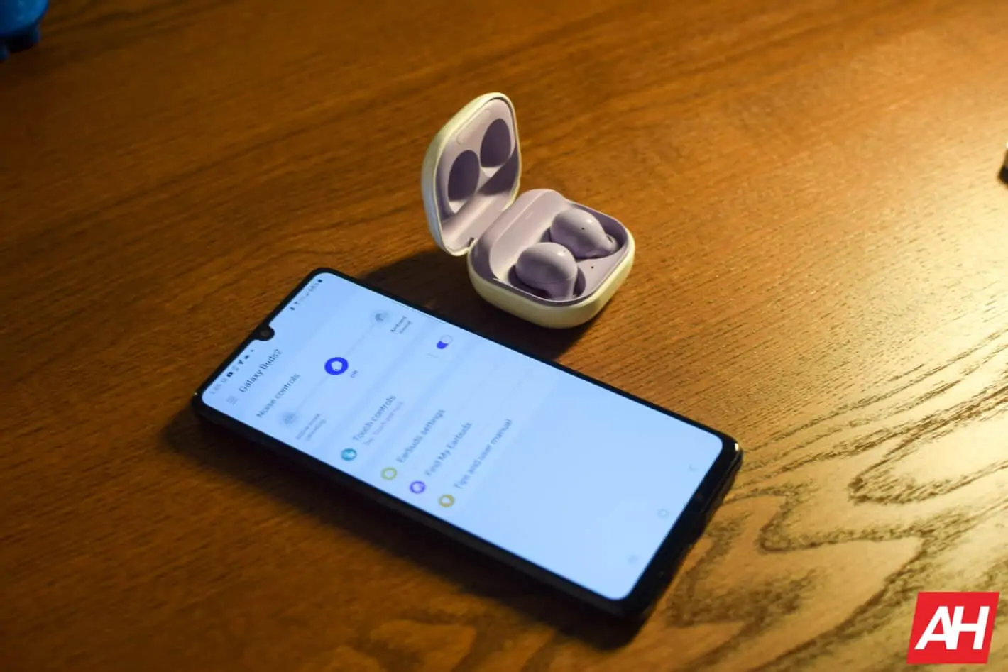 Featured image for Samsung Galaxy Buds 2 Earbuds Are Getting A Minor Update