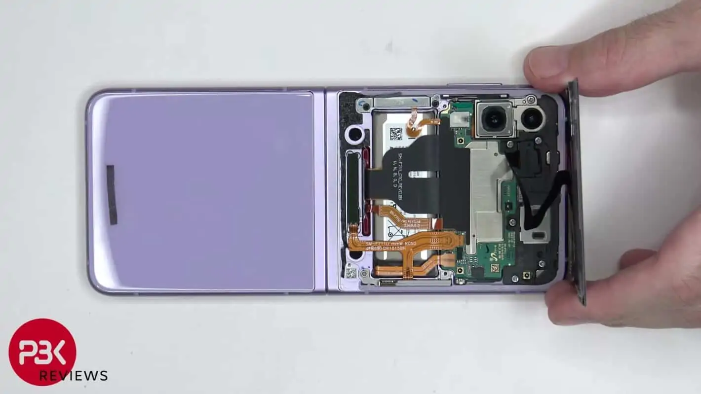 Featured image for Galaxy Z Flip 3 Teardown Is Already Live, Letting Us Peek Inside The Phone