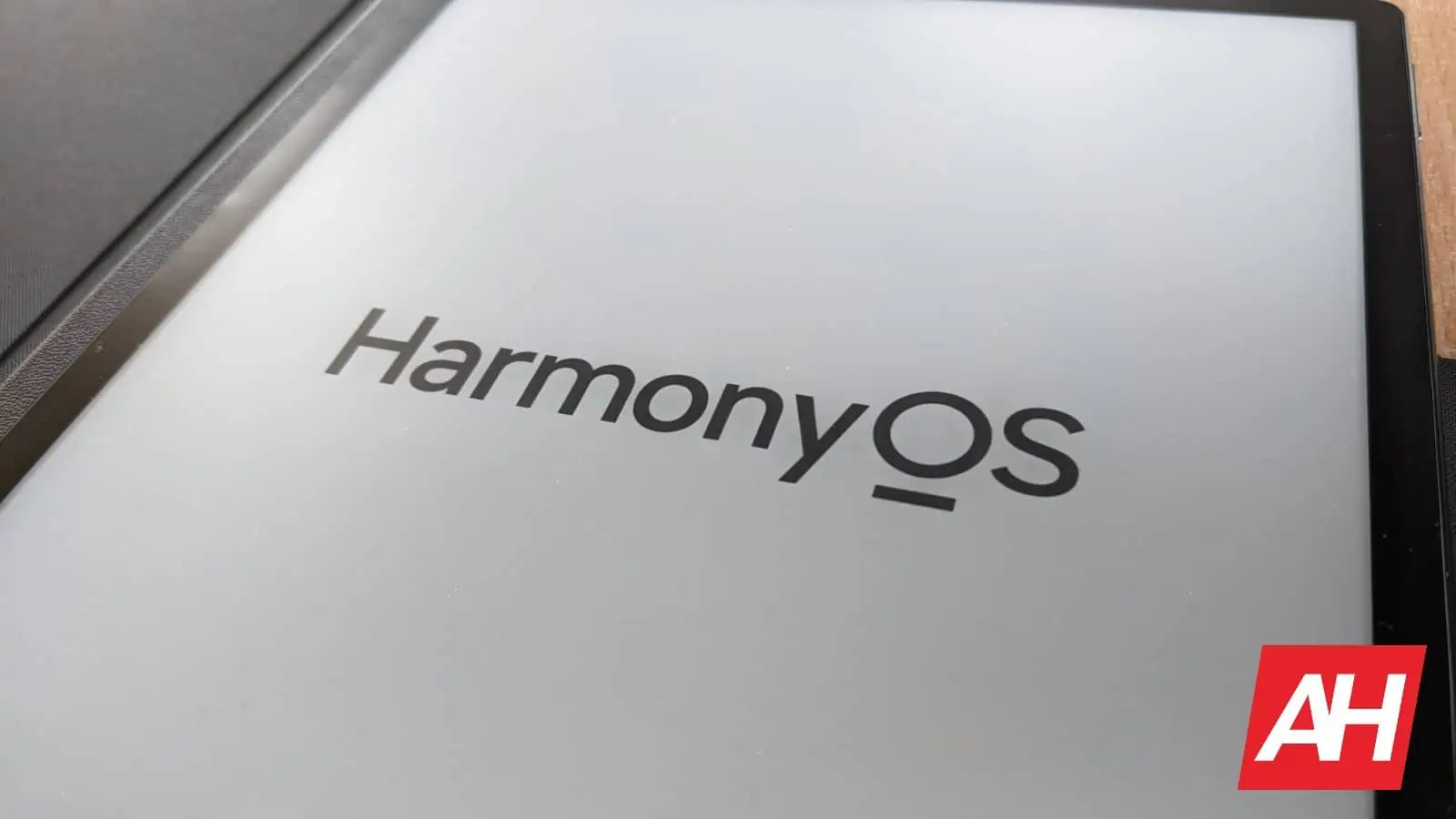 AH Huawei MatePad Paper image HarmonyOS logo 17