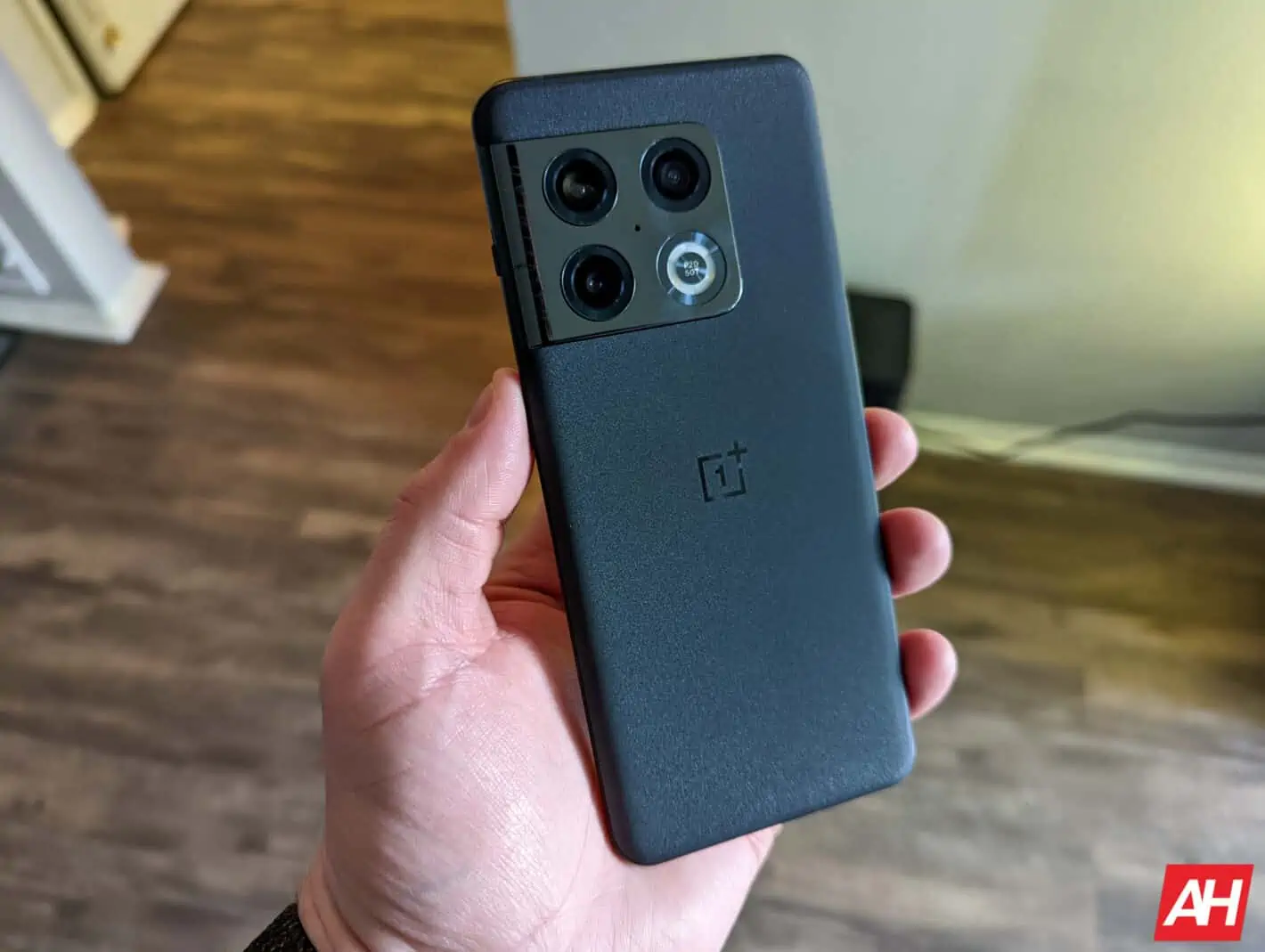 Featured image for Best OnePlus 10 Pro Accessories – January 2023