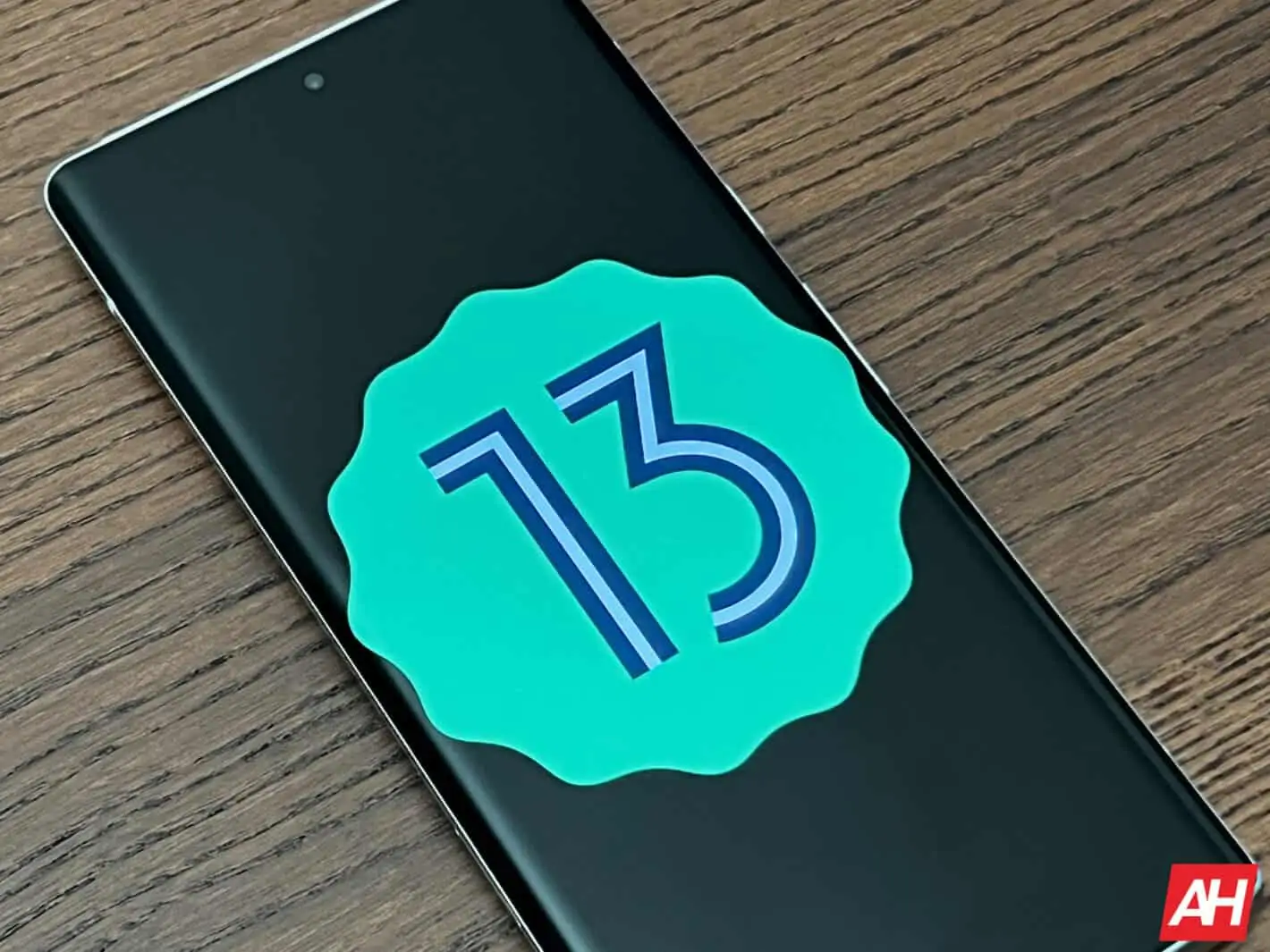 Featured image for Android 13 Might Be Causing High Battery Drain For Pixel 6 Users