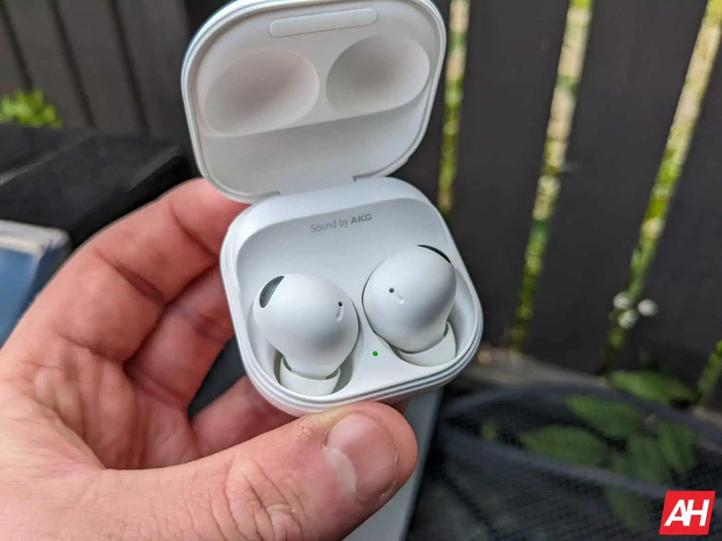 Featured image for Samsung's next wireless earbuds are called Galaxy Buds FE