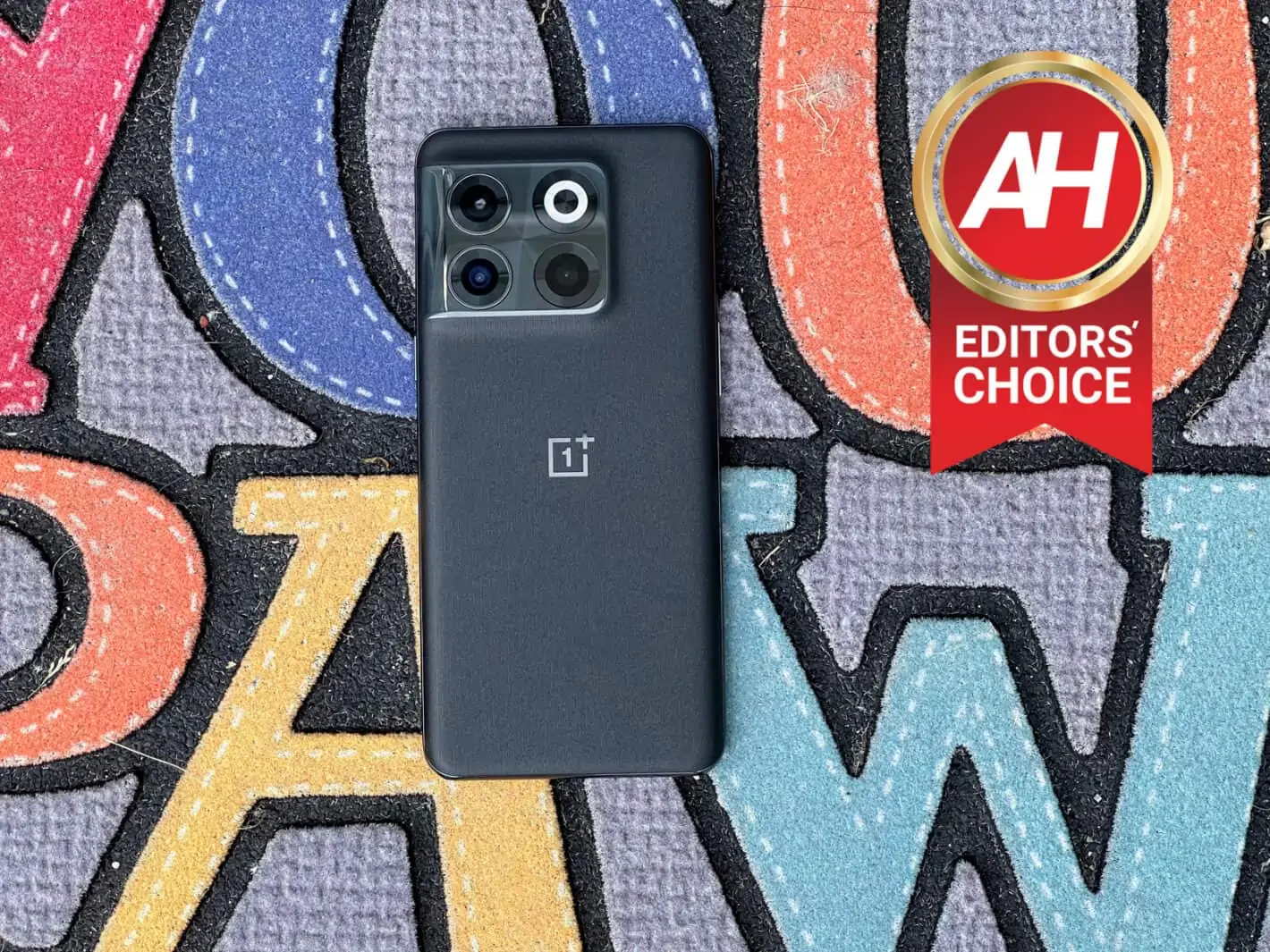 Featured image for OnePlus 10T Review: The Inexpensive Performance Powerhouse