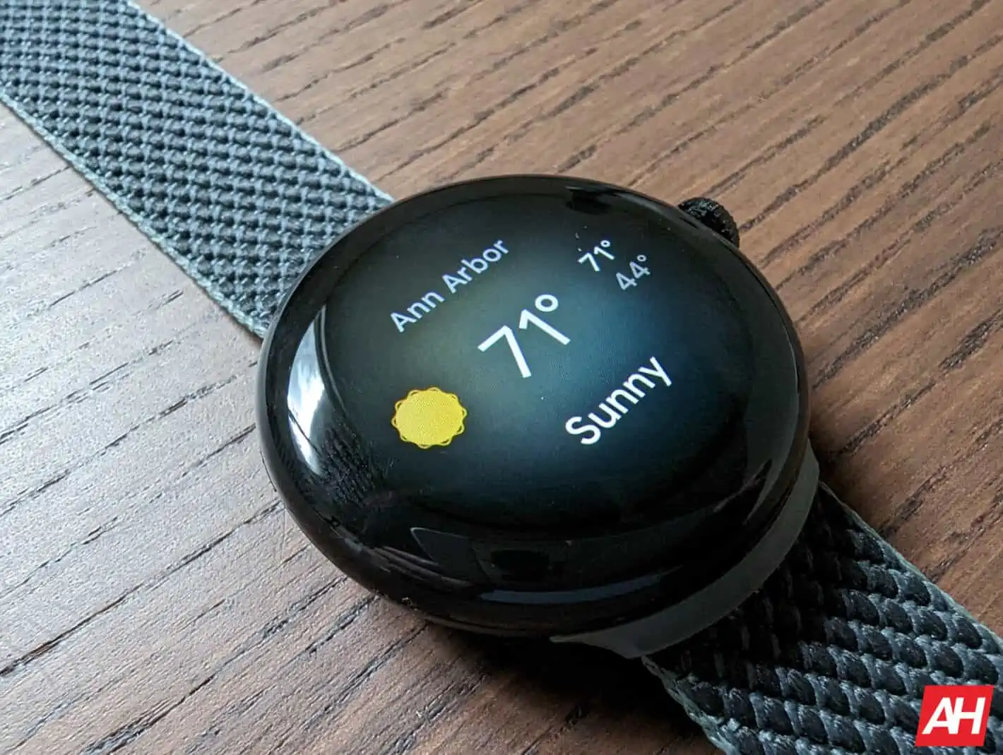 Featured image for Sun and Favorite contacts Tiles roll out to Pixel Watch