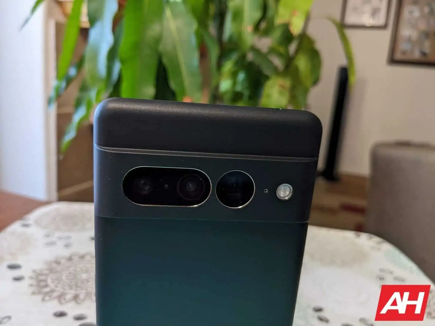 Totallee Solid Black Pixel 7 Pro AH HR 1