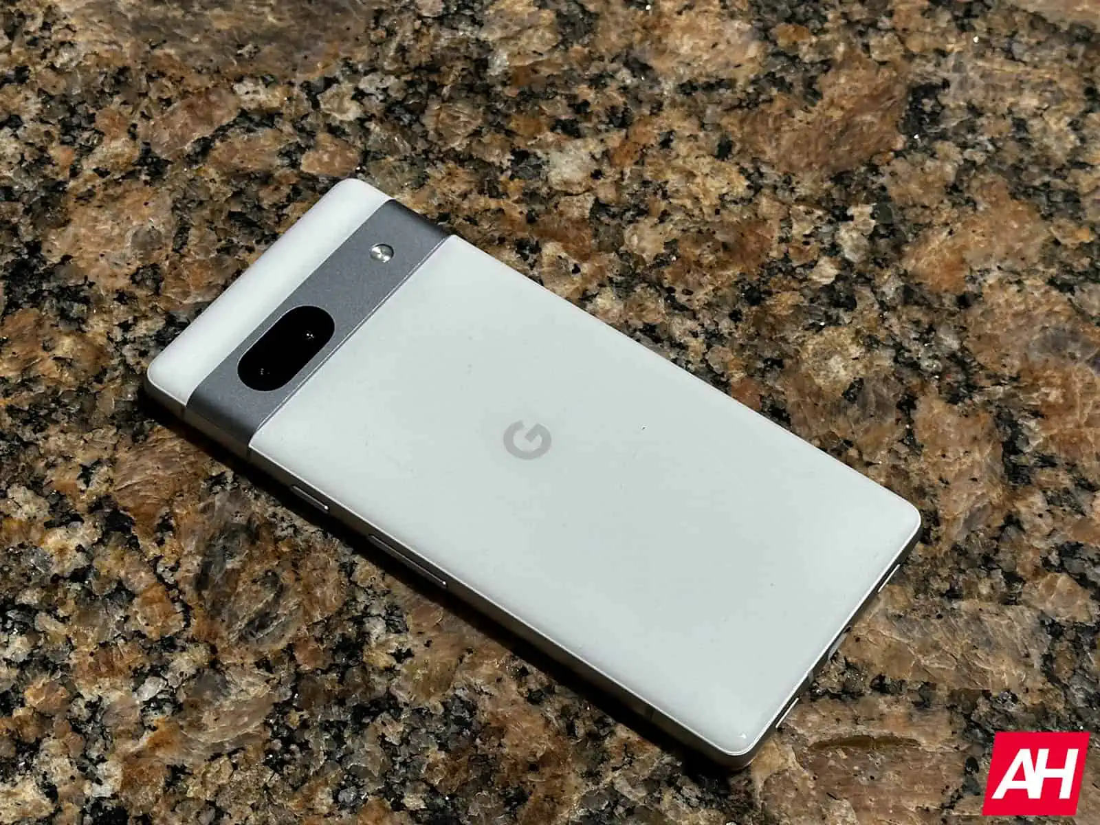 Google Pixel 7a Review AM AH 05