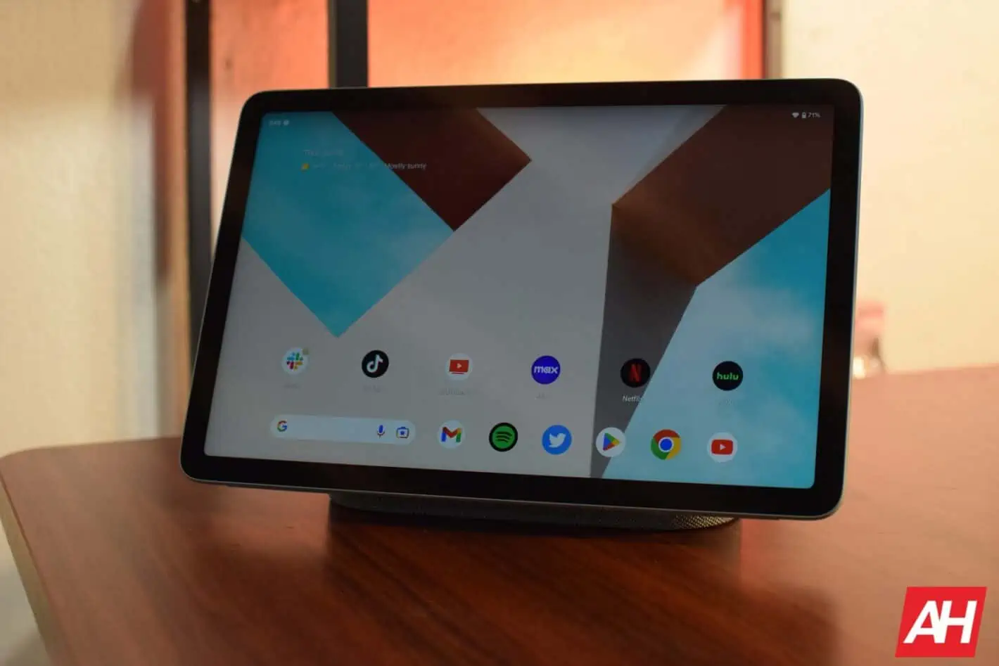 Featured image for Google Pixel Tablets getting “Circle to Search” feature