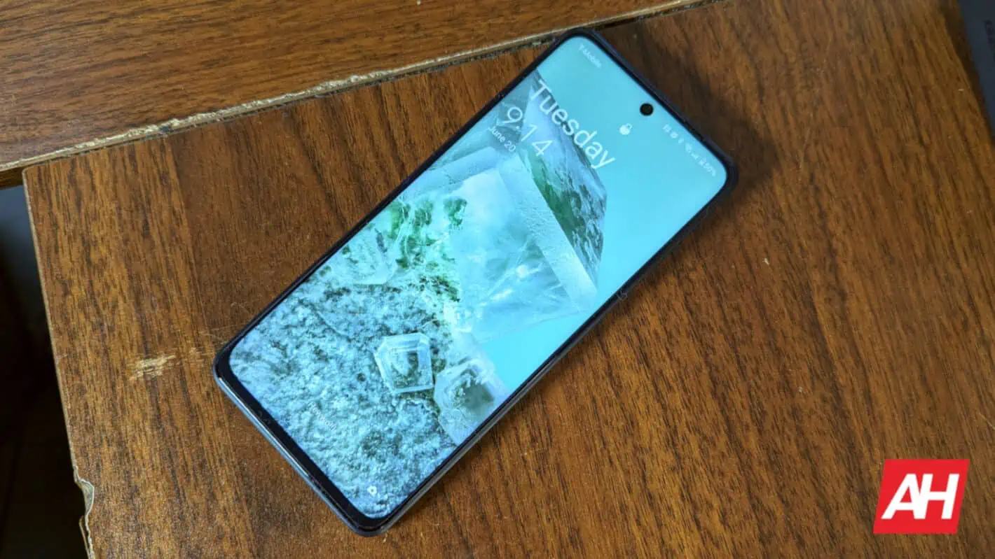 Featured image for Changes to Pixel live wallpapers might be coming with the Android 14 update