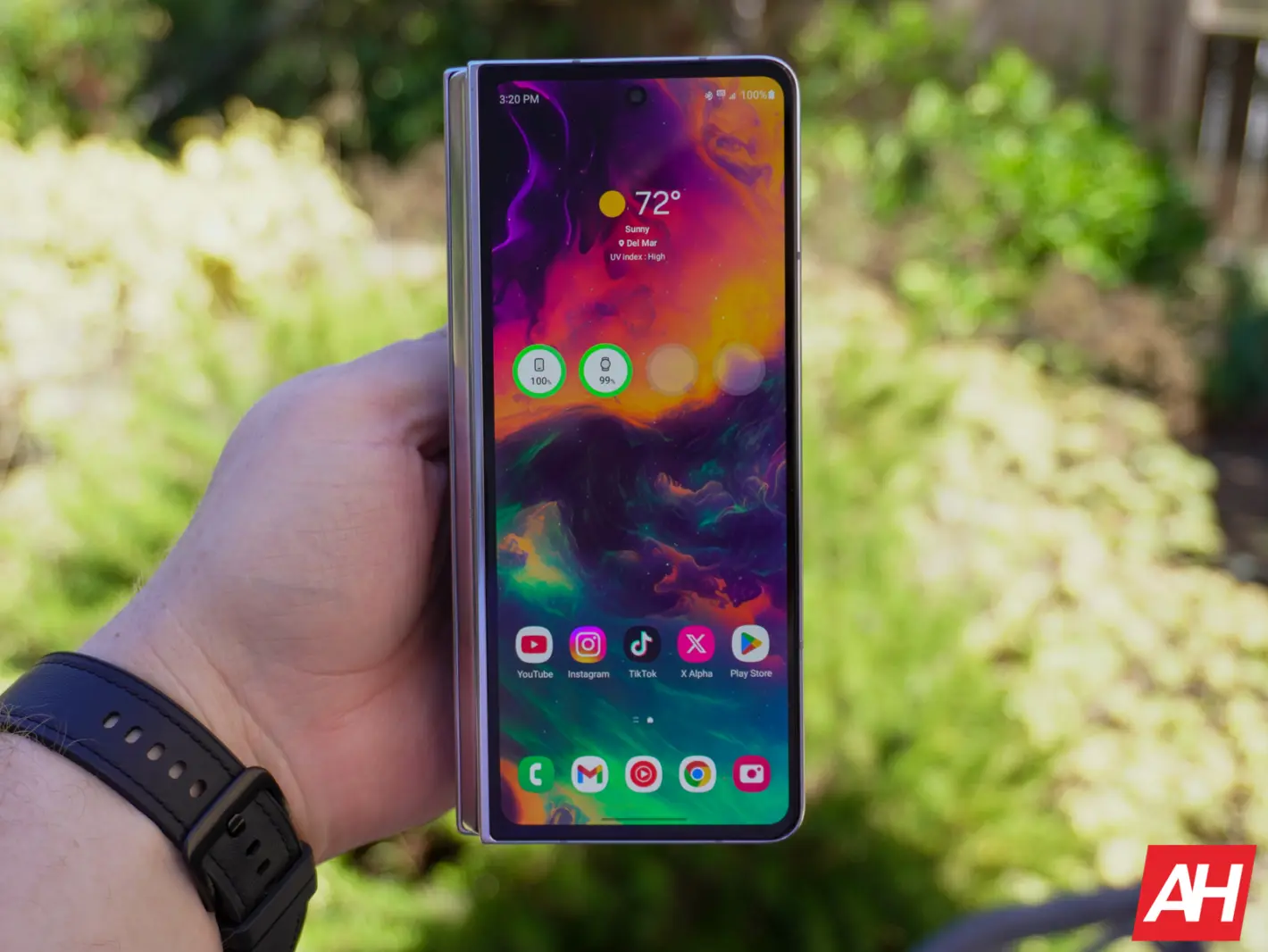 Featured image for Leak gives a glimpse at Galaxy Z Fold 6's improved cover screen