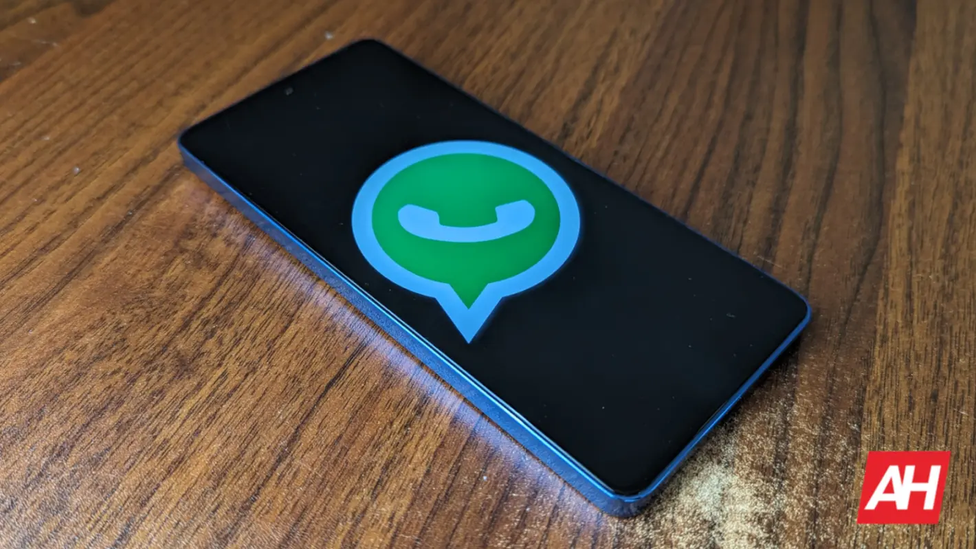 Featured image for WhatsApp gives competition to iMessage with double-digit growth in the US