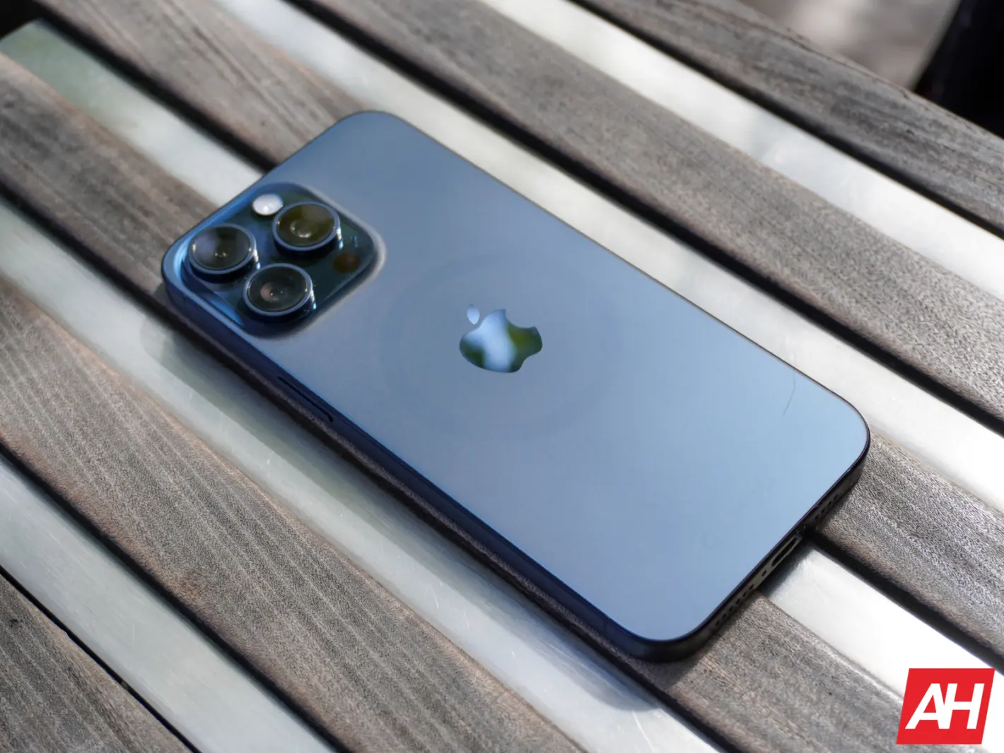 Featured image for iPhone 15 Pro Max was the fastest 5G phone in US in Q4, reports Ookla