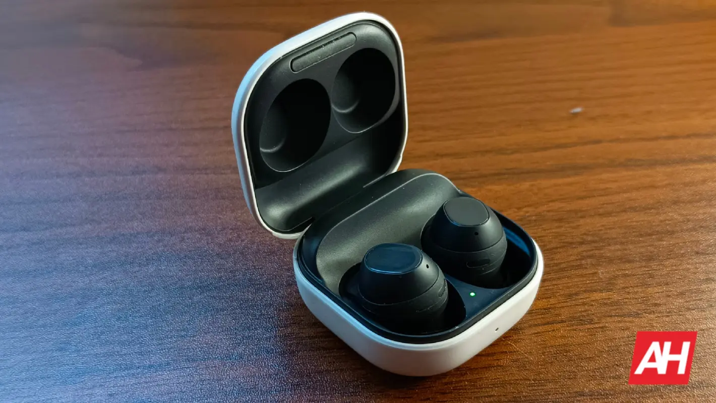 Featured image for How to pair your new Galaxy Buds FE