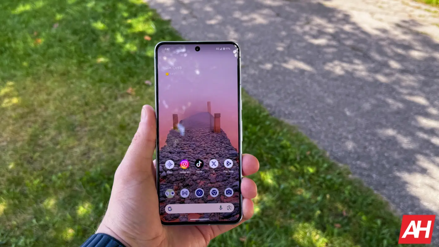 Featured image for Google promises a fix for the display tint issue on the Pixel 8 Pro